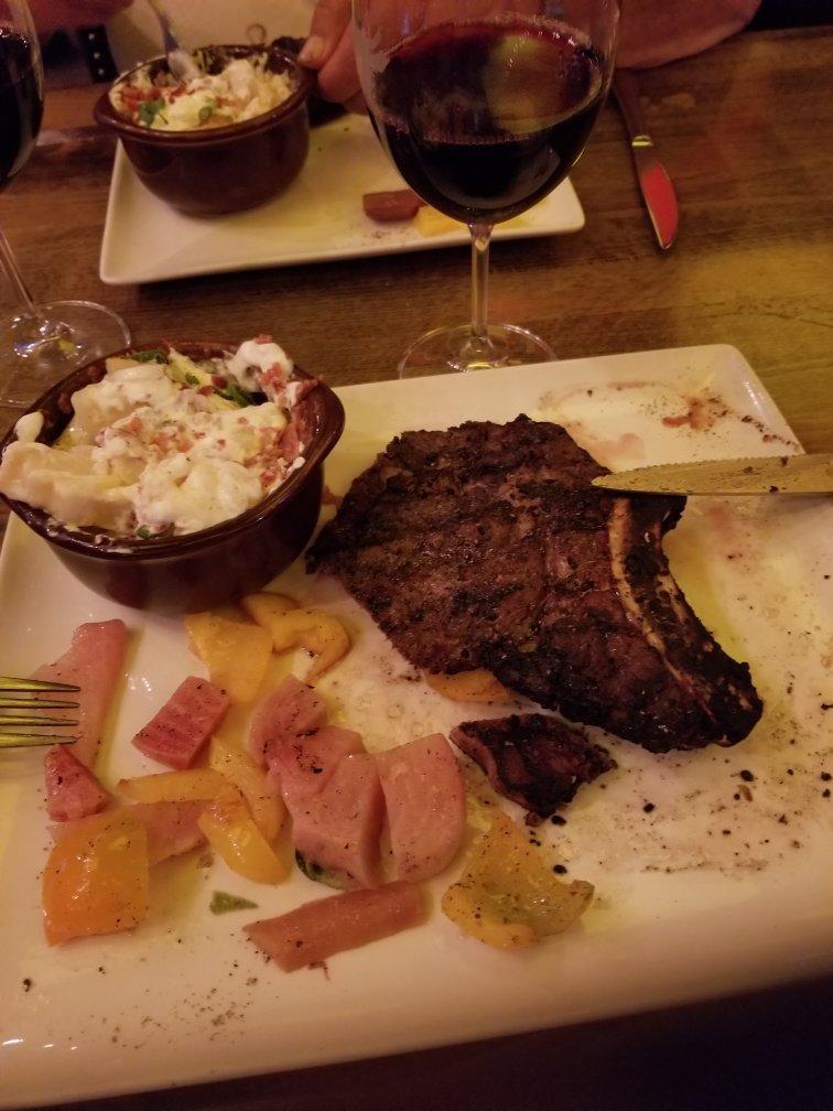 Houston Avenue Bar & Grill