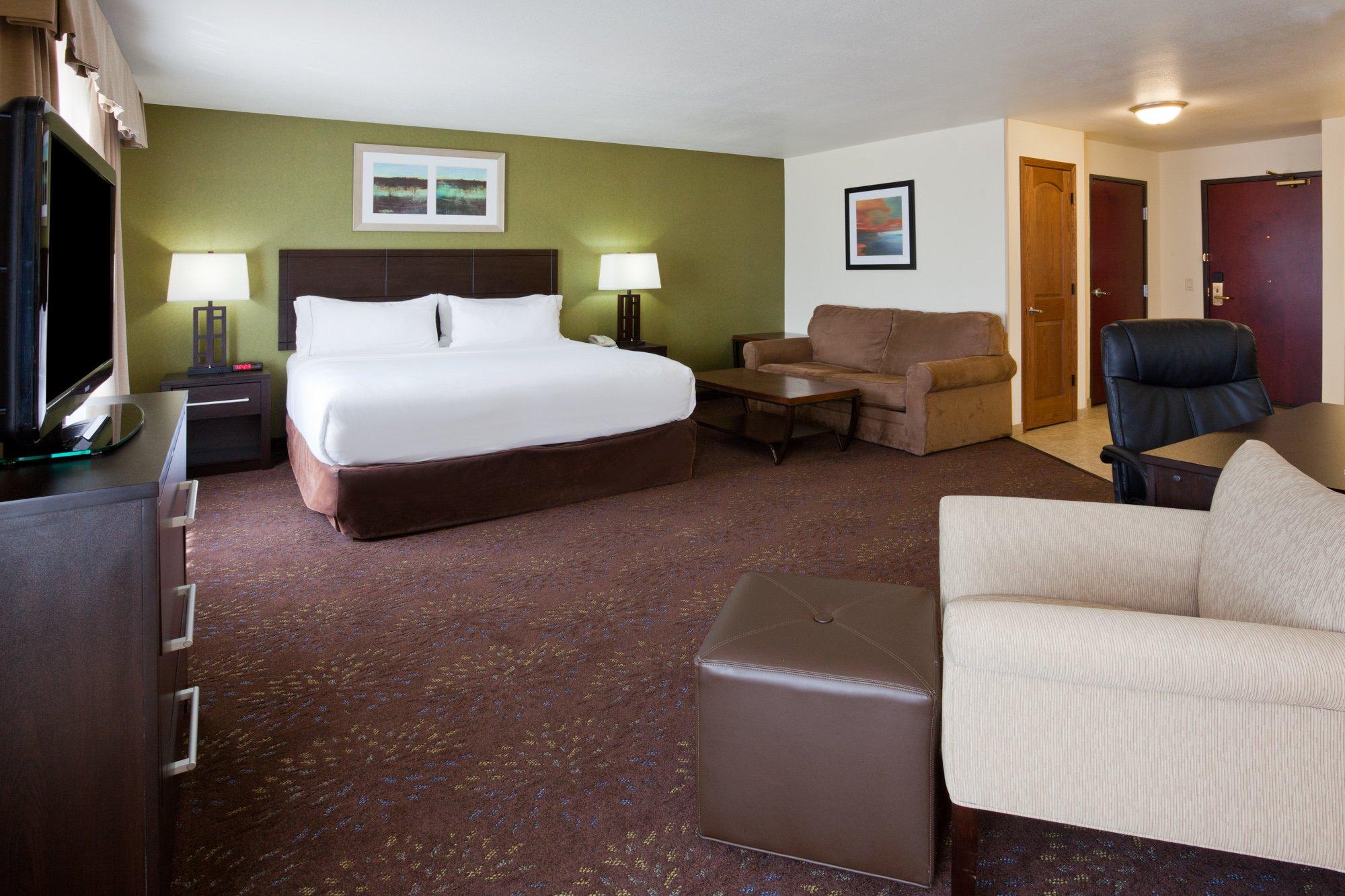 Holiday Inn Express & Suites Aberdeen, an IHG hotel