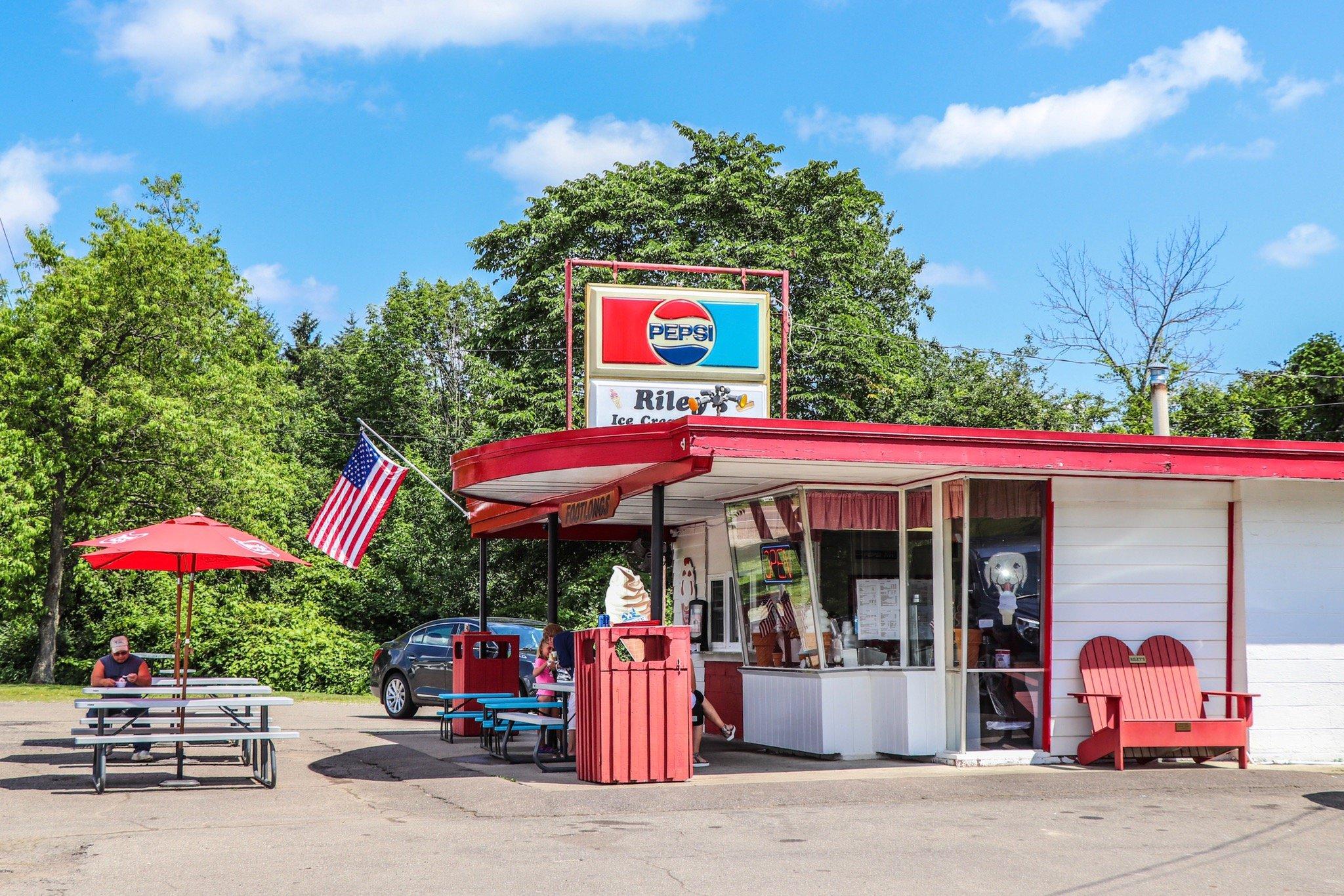 Riley's Ice Cream & Grill