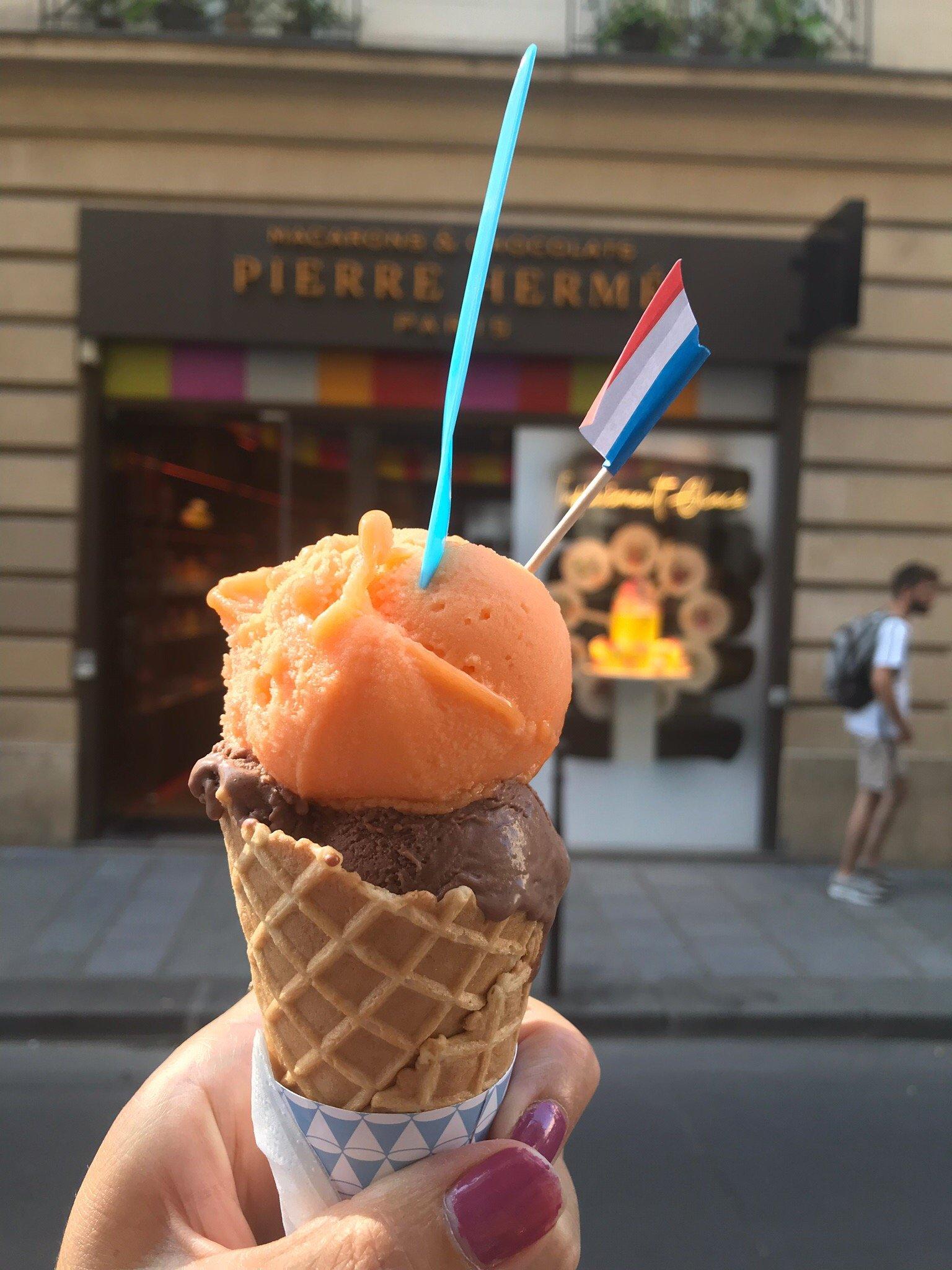 Une Glace a Paris