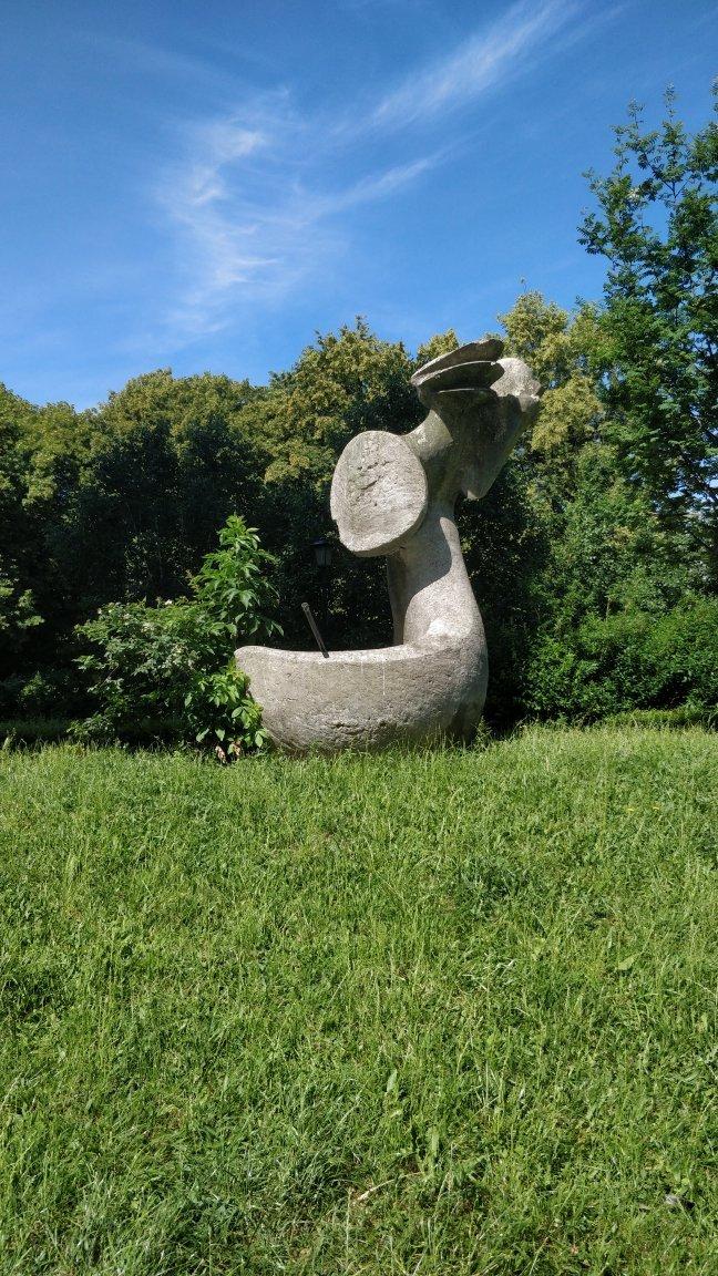 Rzeźba Syrenki Warszawskiej