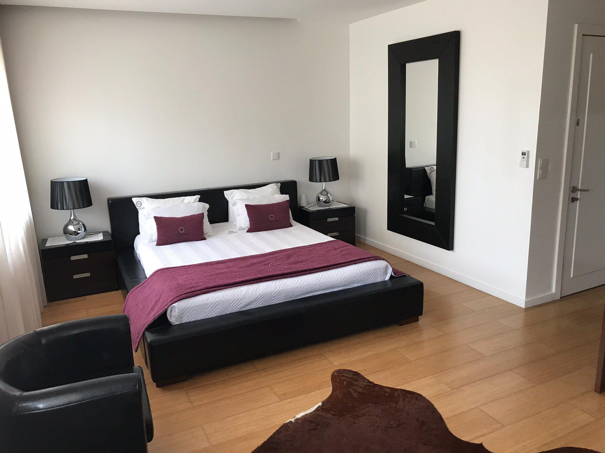 Lounge Inn Guest House & Apartments