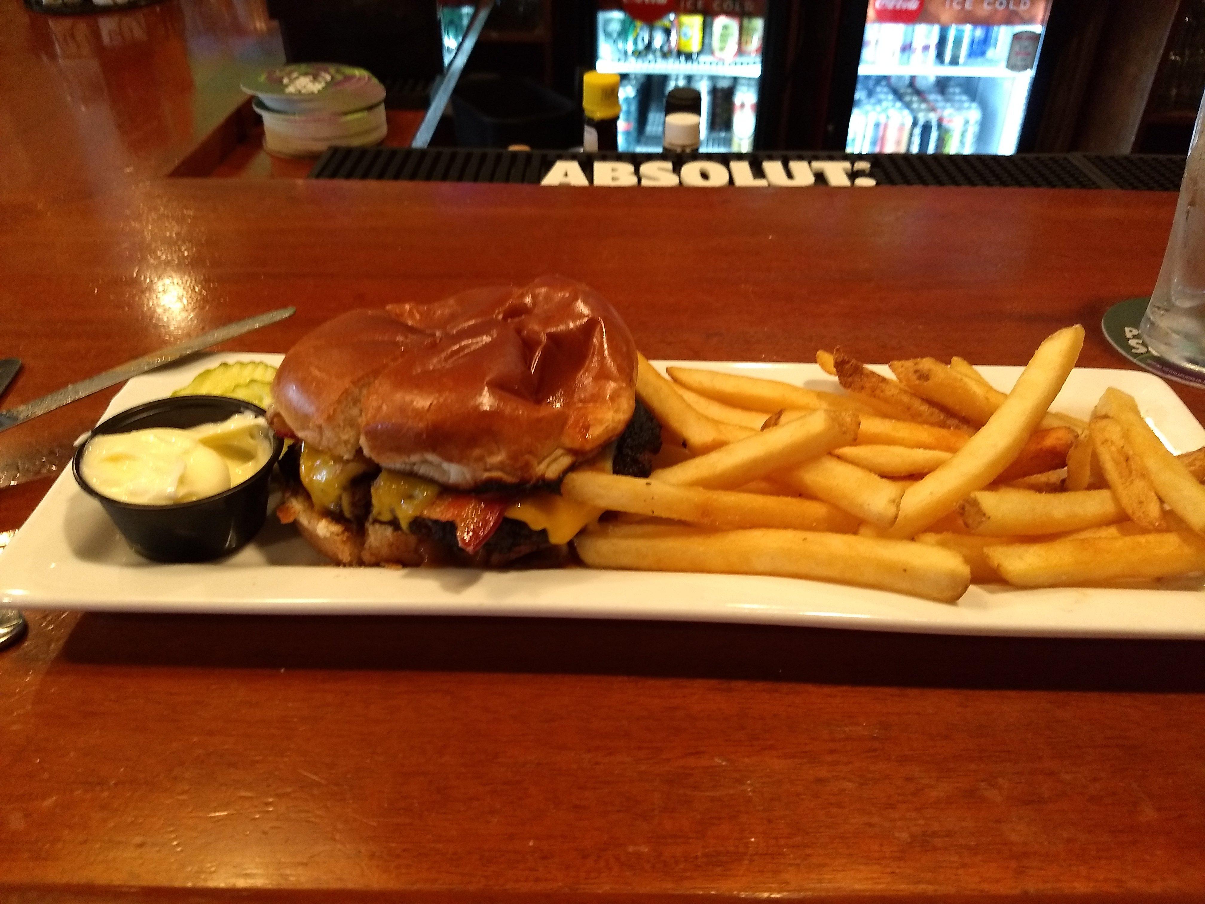 Lanyard Bar & Grill