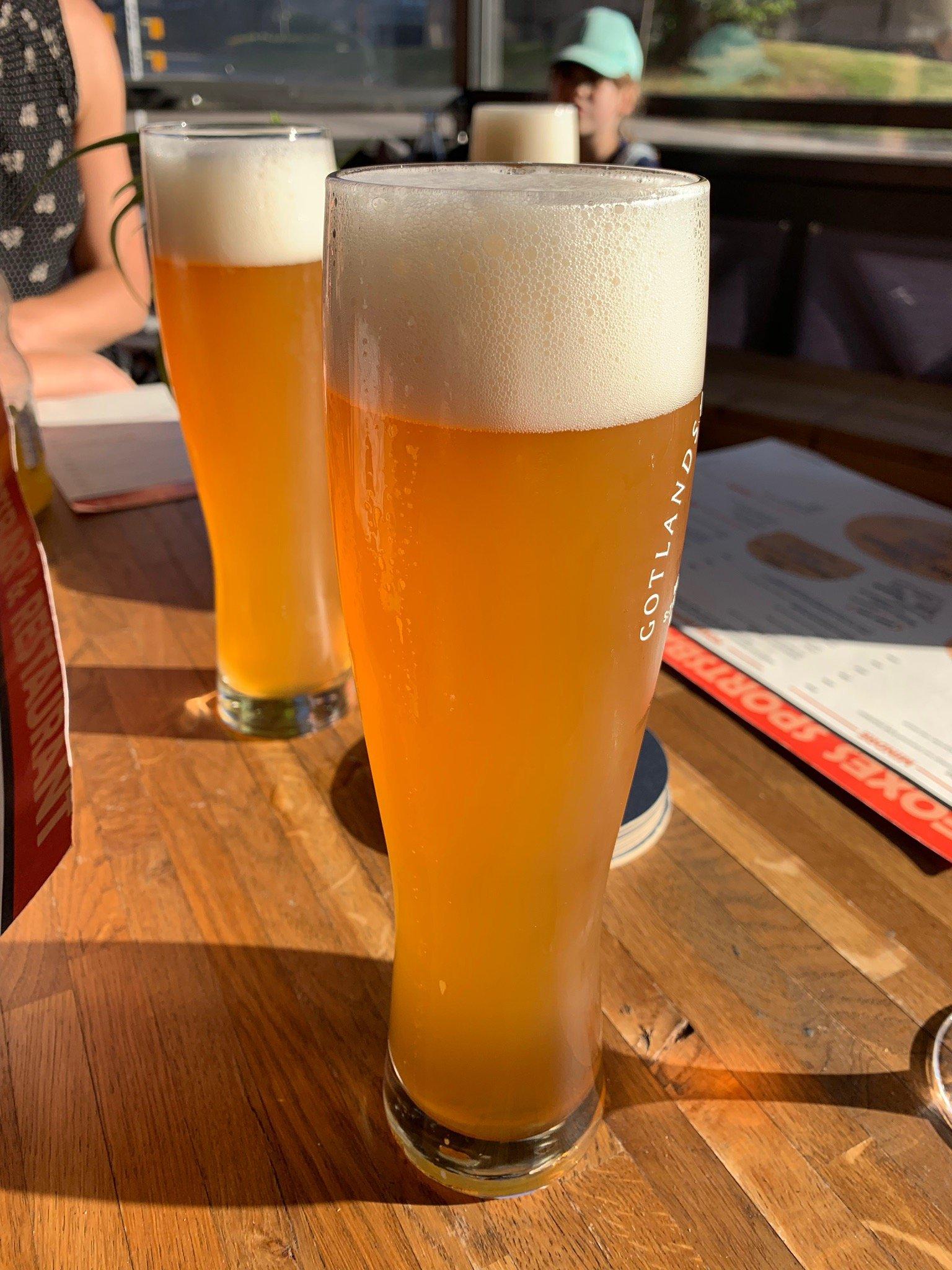 Foxes Sportsbar & Restaurant