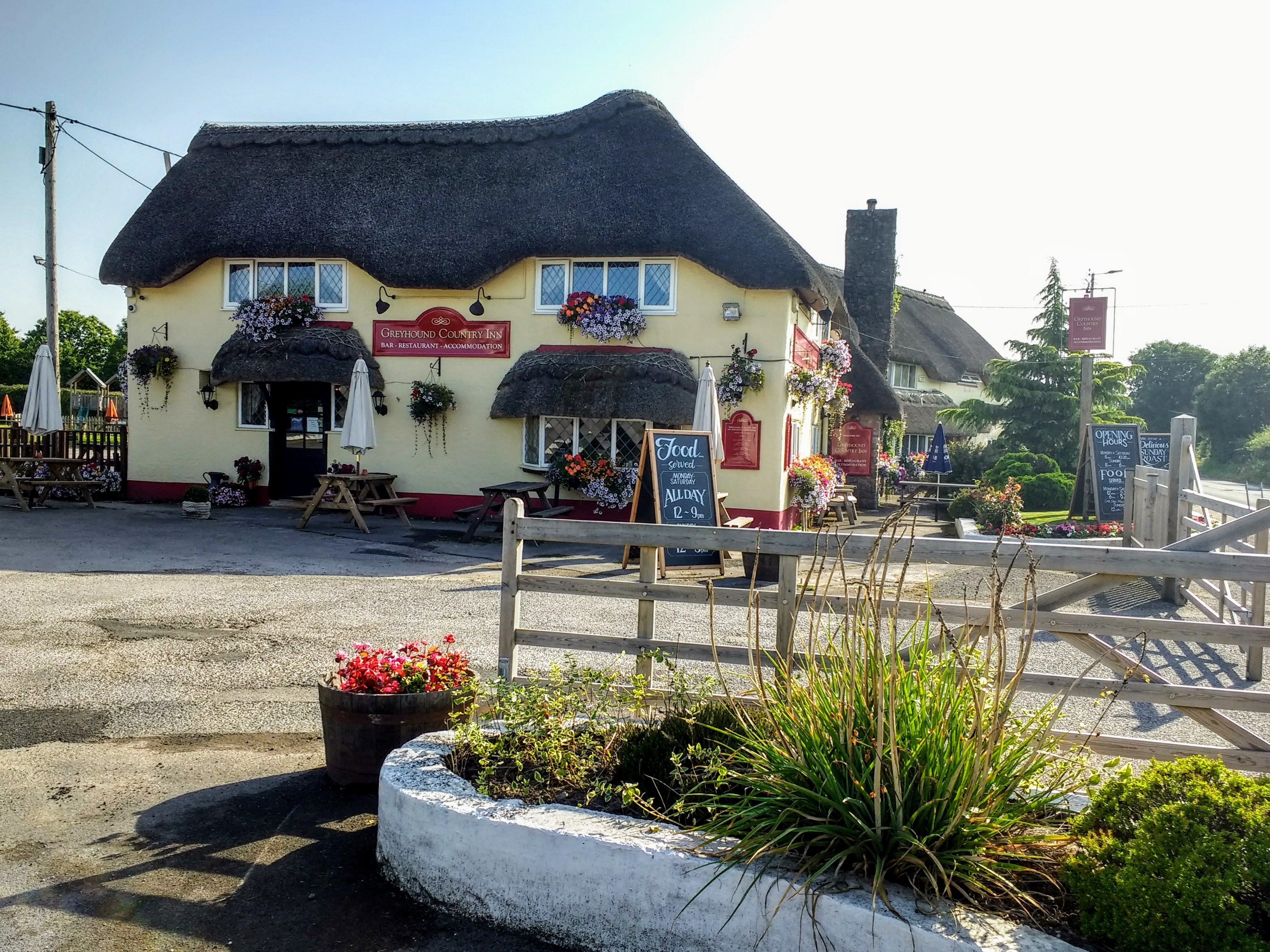 Greyhound Country Inn