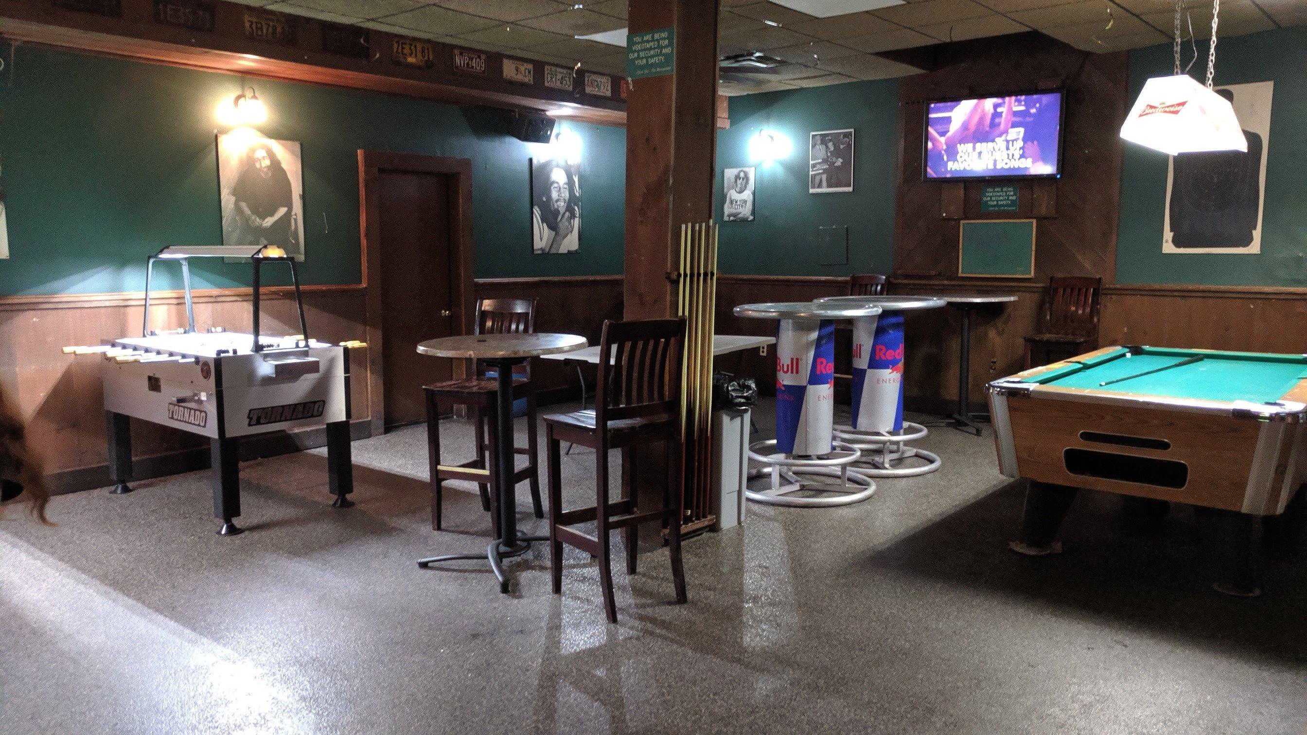 Frizzy's Bar & Grill