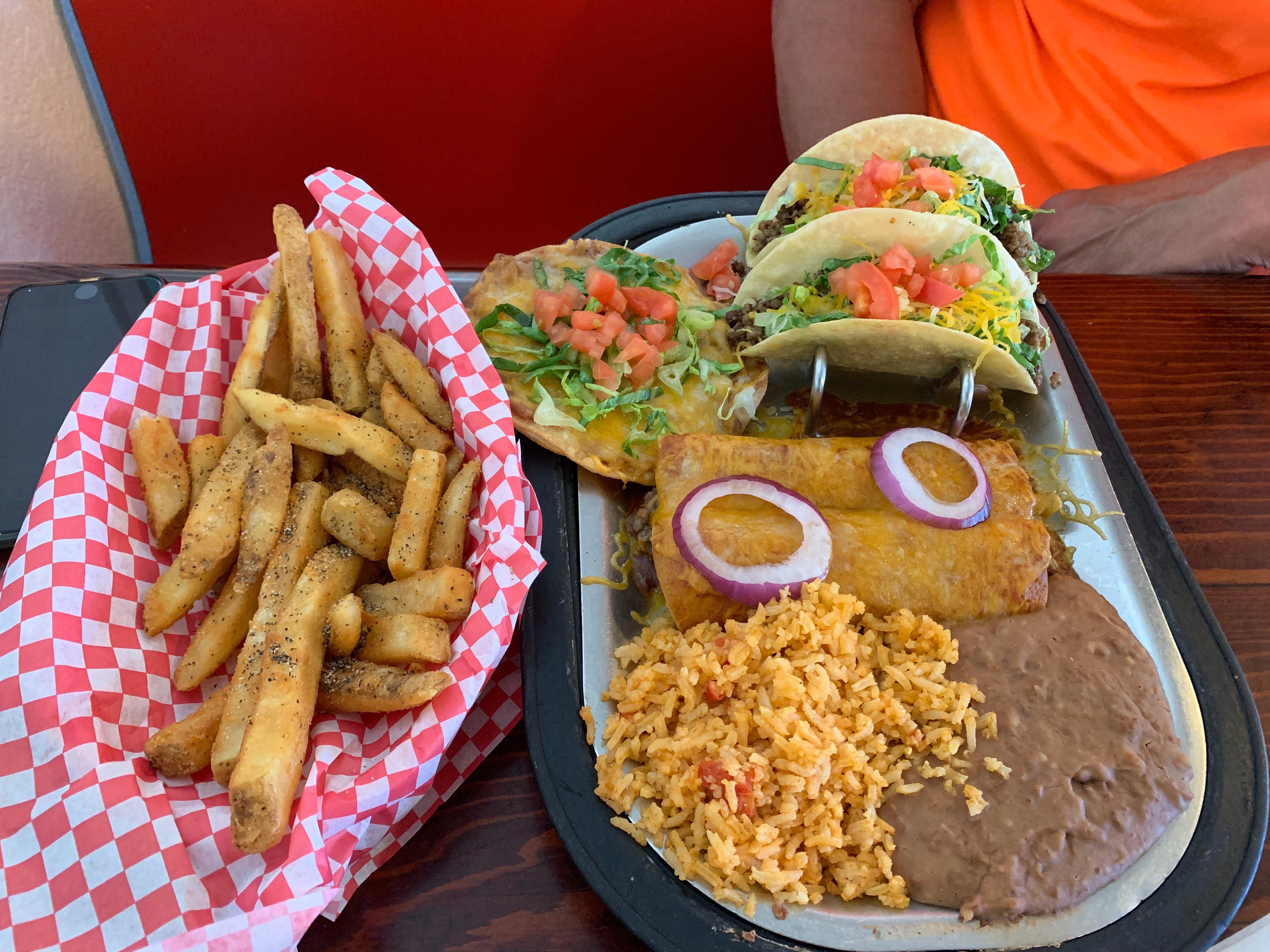 Marchan's White Sands Motel, Marina & Restaurant