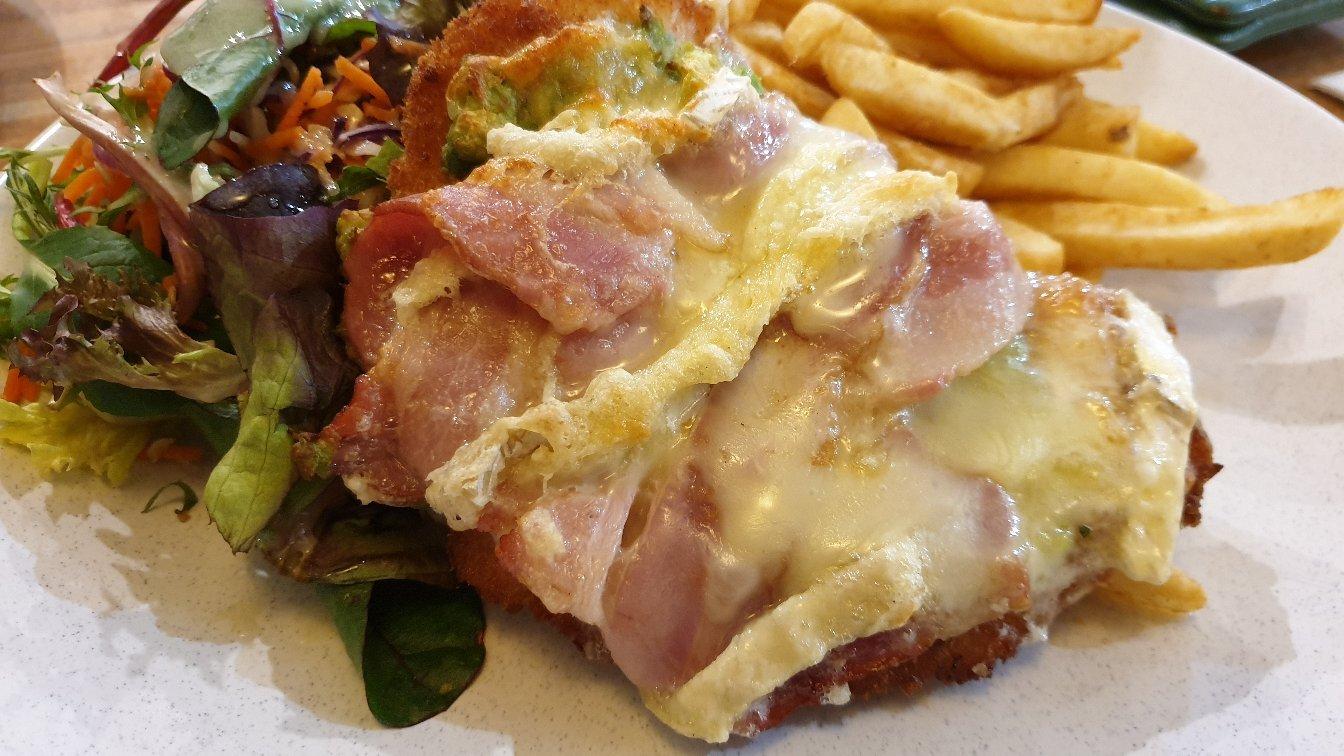 Shafston Hotel Verandah Bar & Grill