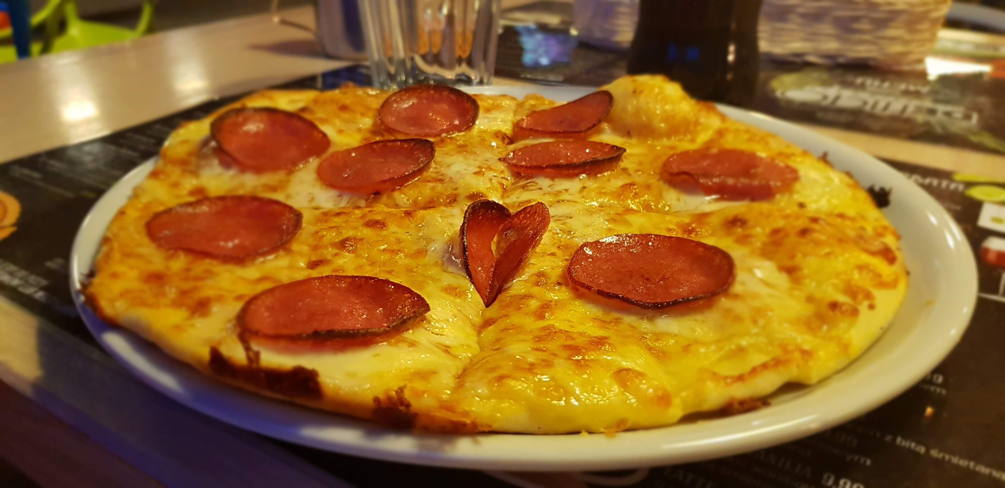 DeFacto Pizzeria & Bar