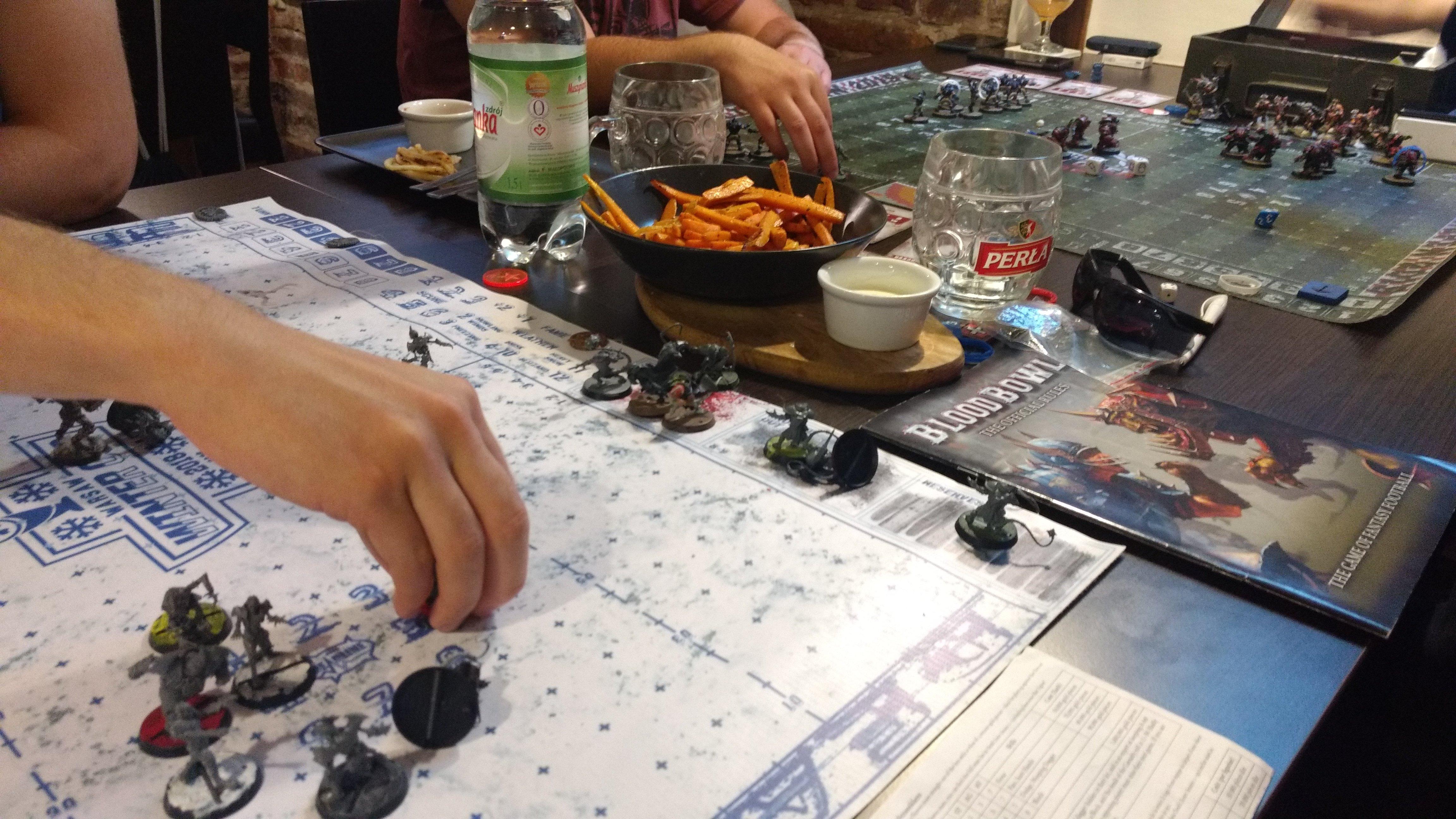 Runa Game Cafe & Pub