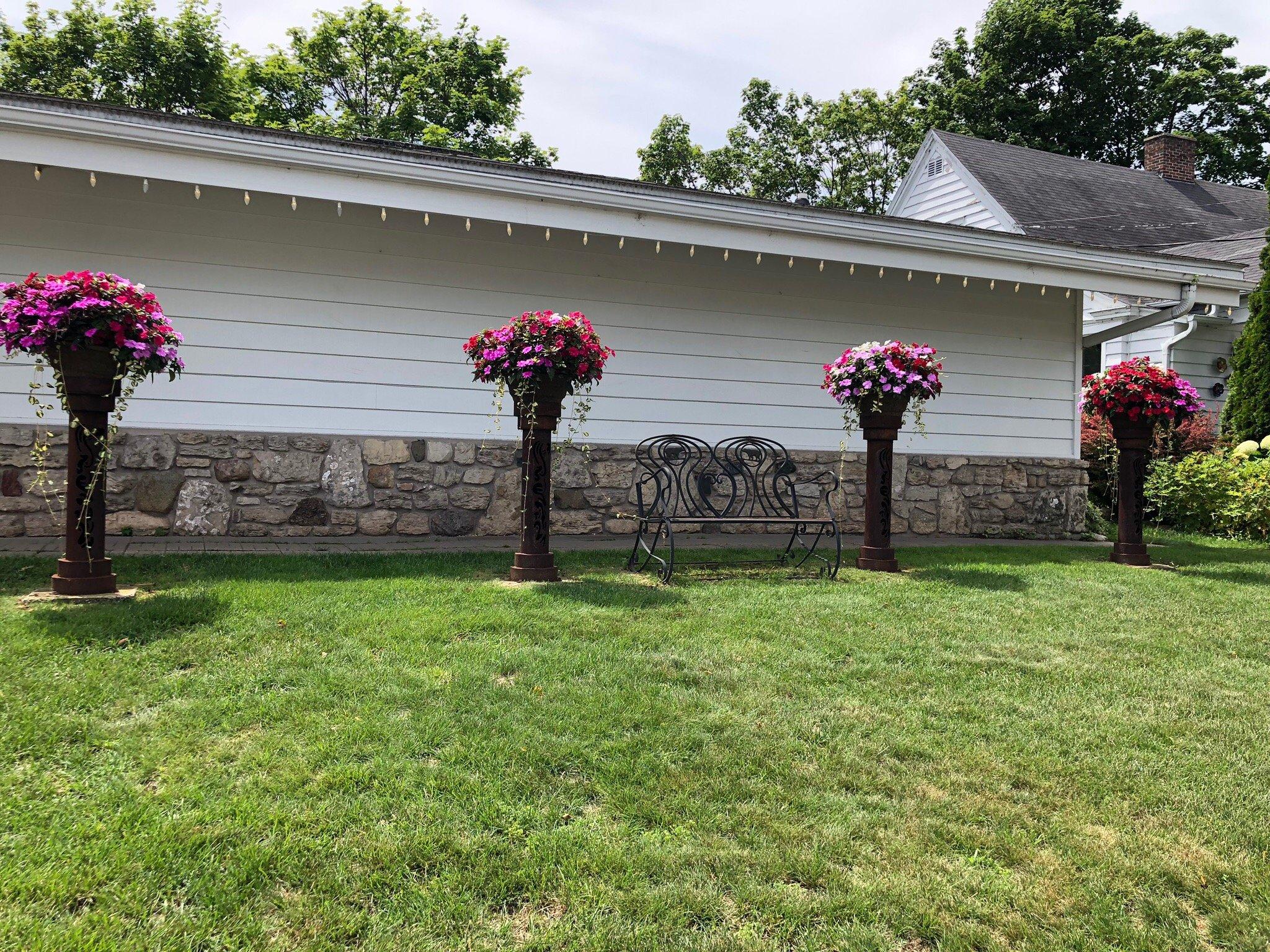 Hide-Side Corner Store