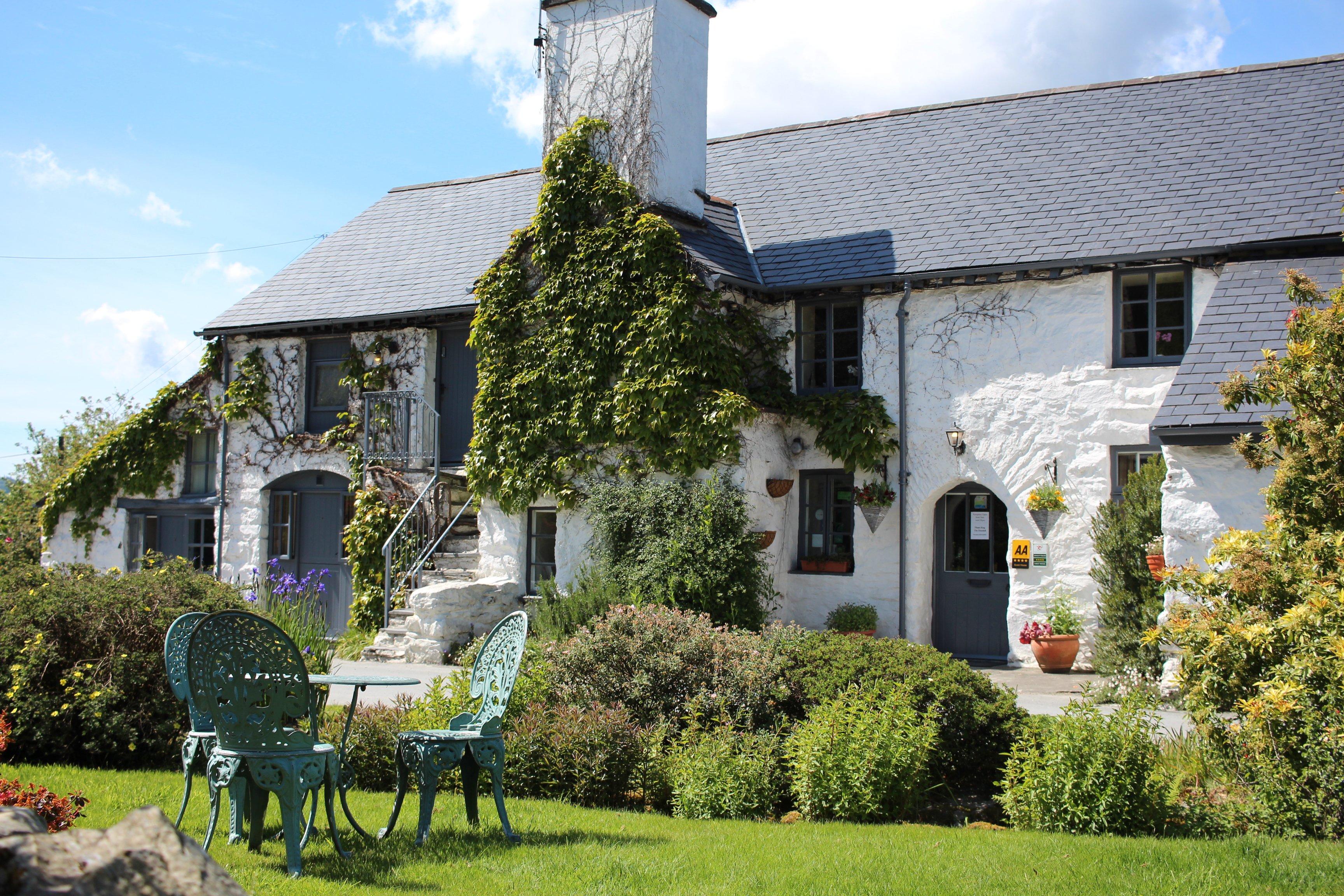 Dolgun Uchaf Guesthouse And Cottages In Snowdonia
