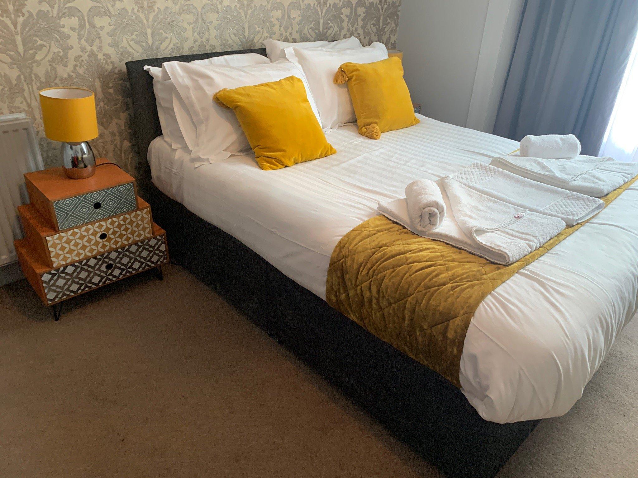 The City Bar and hotel