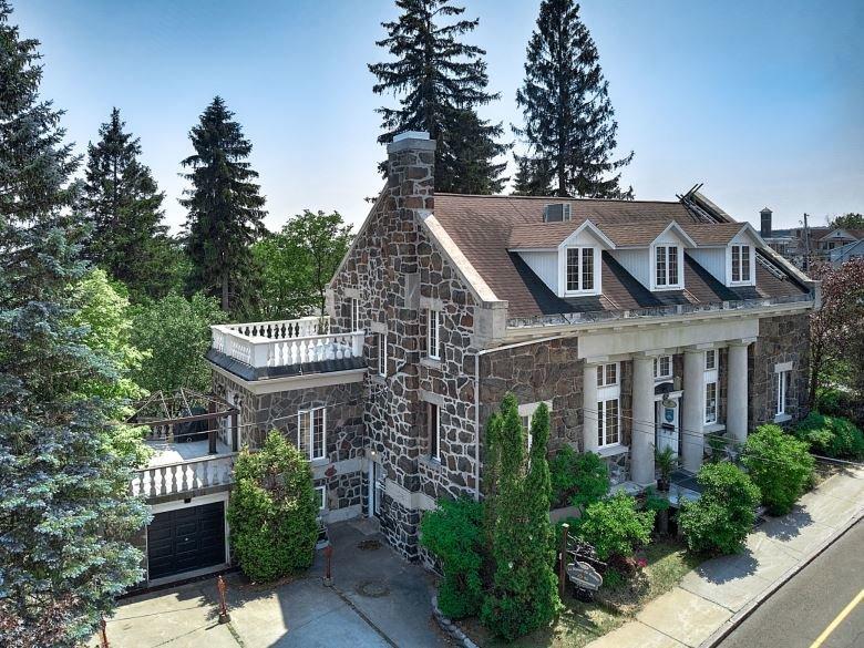 Le Manoir du Rocher de Grand-Mere