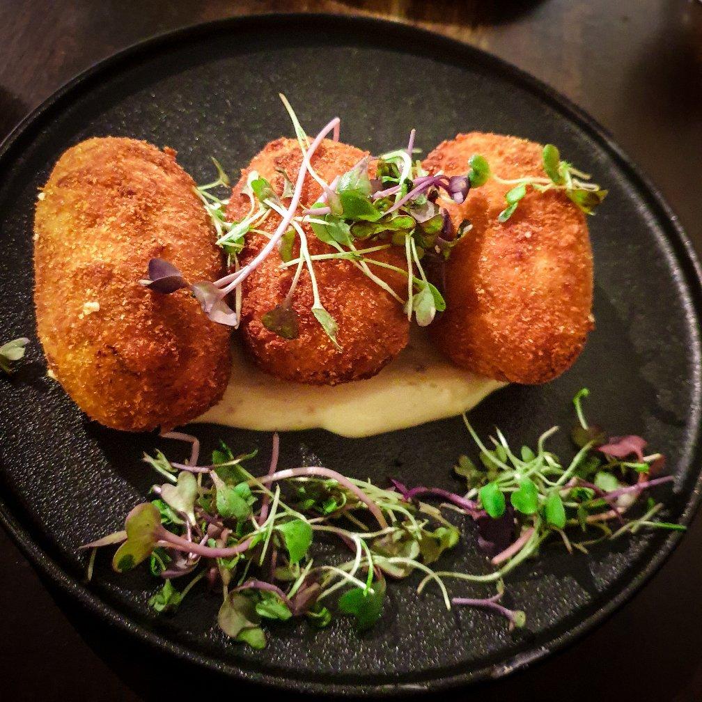 El Perro Tapas & Bar