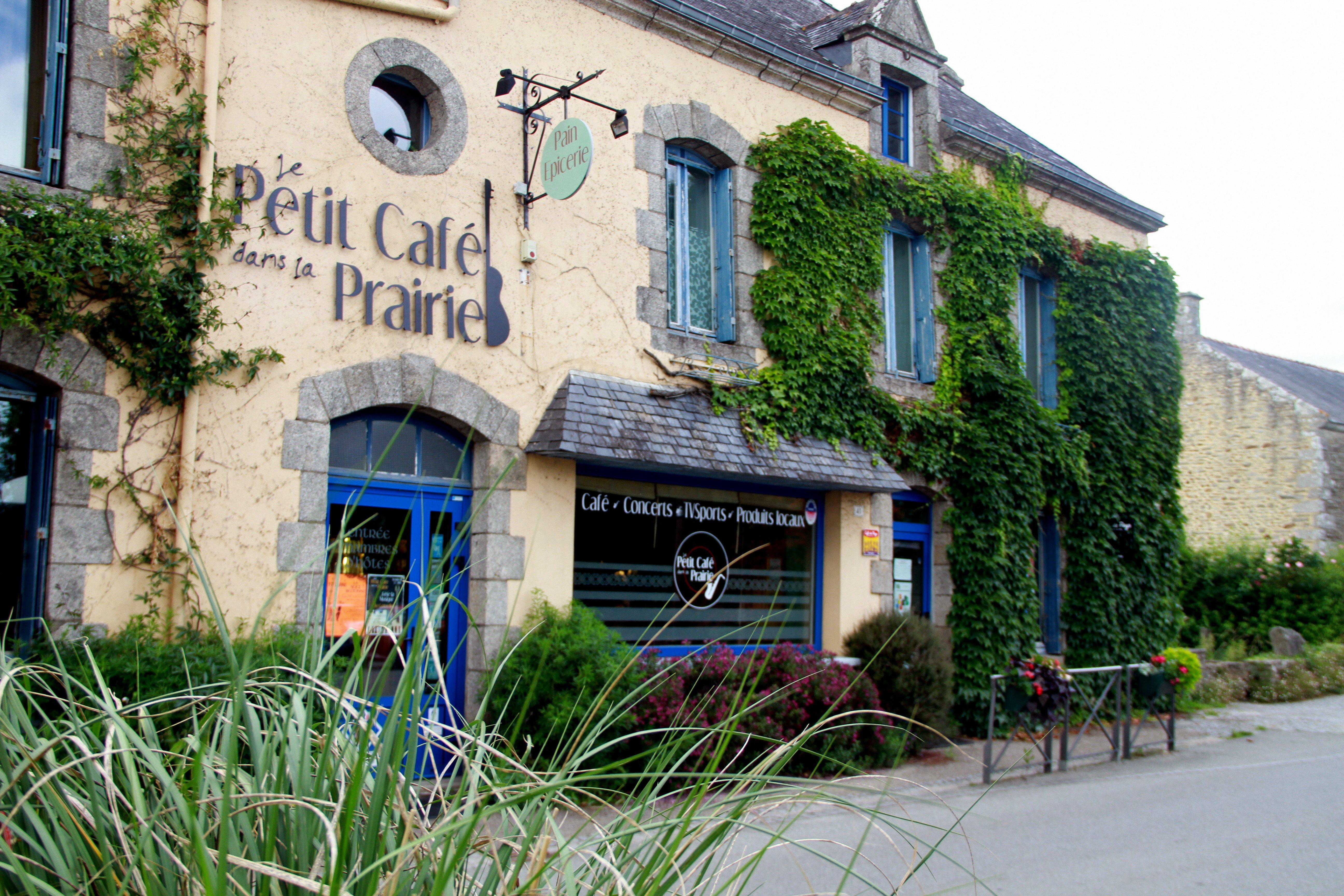 Le Petit Cafe dans la Prairie