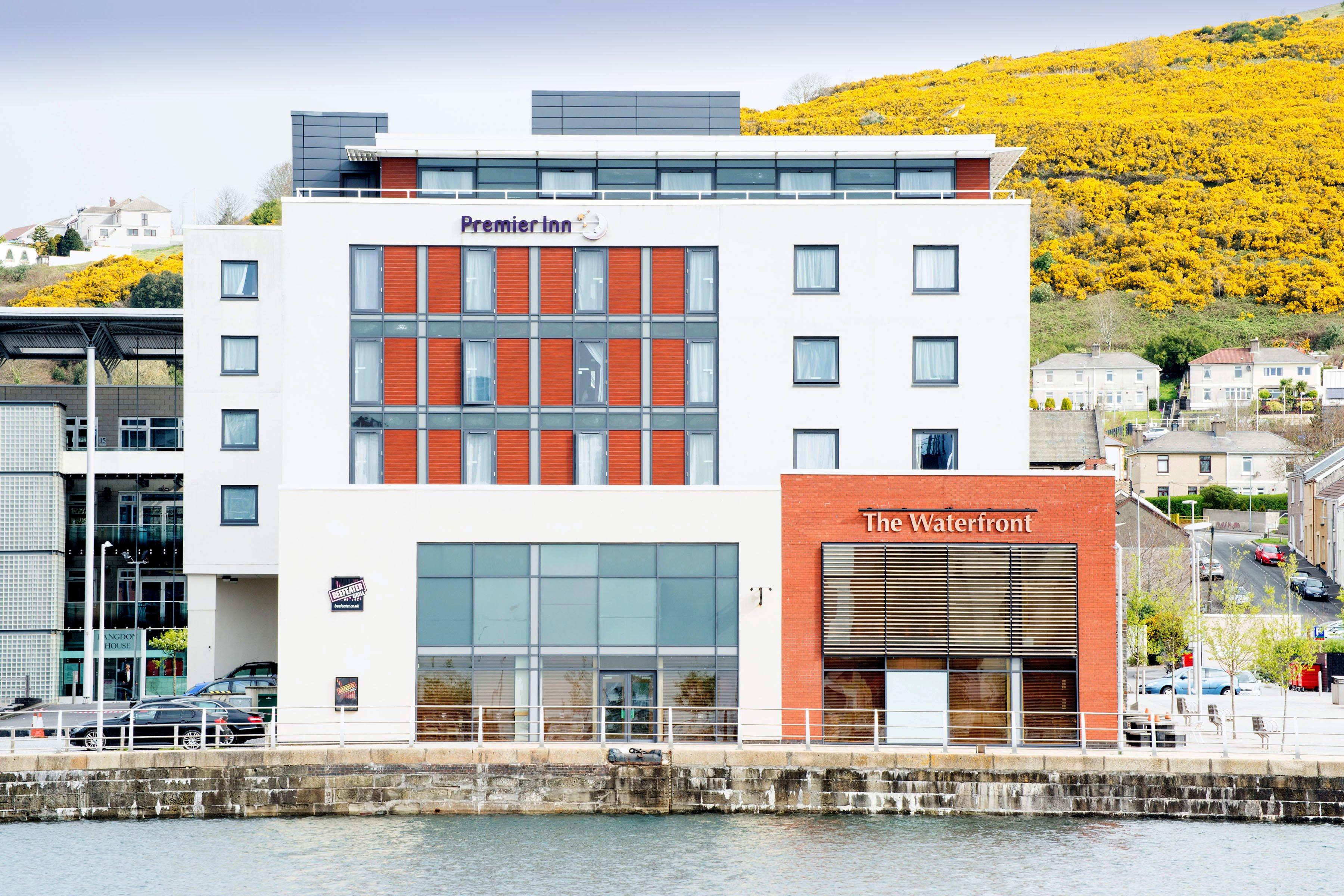 Premier Inn Swansea Waterfront Hotel