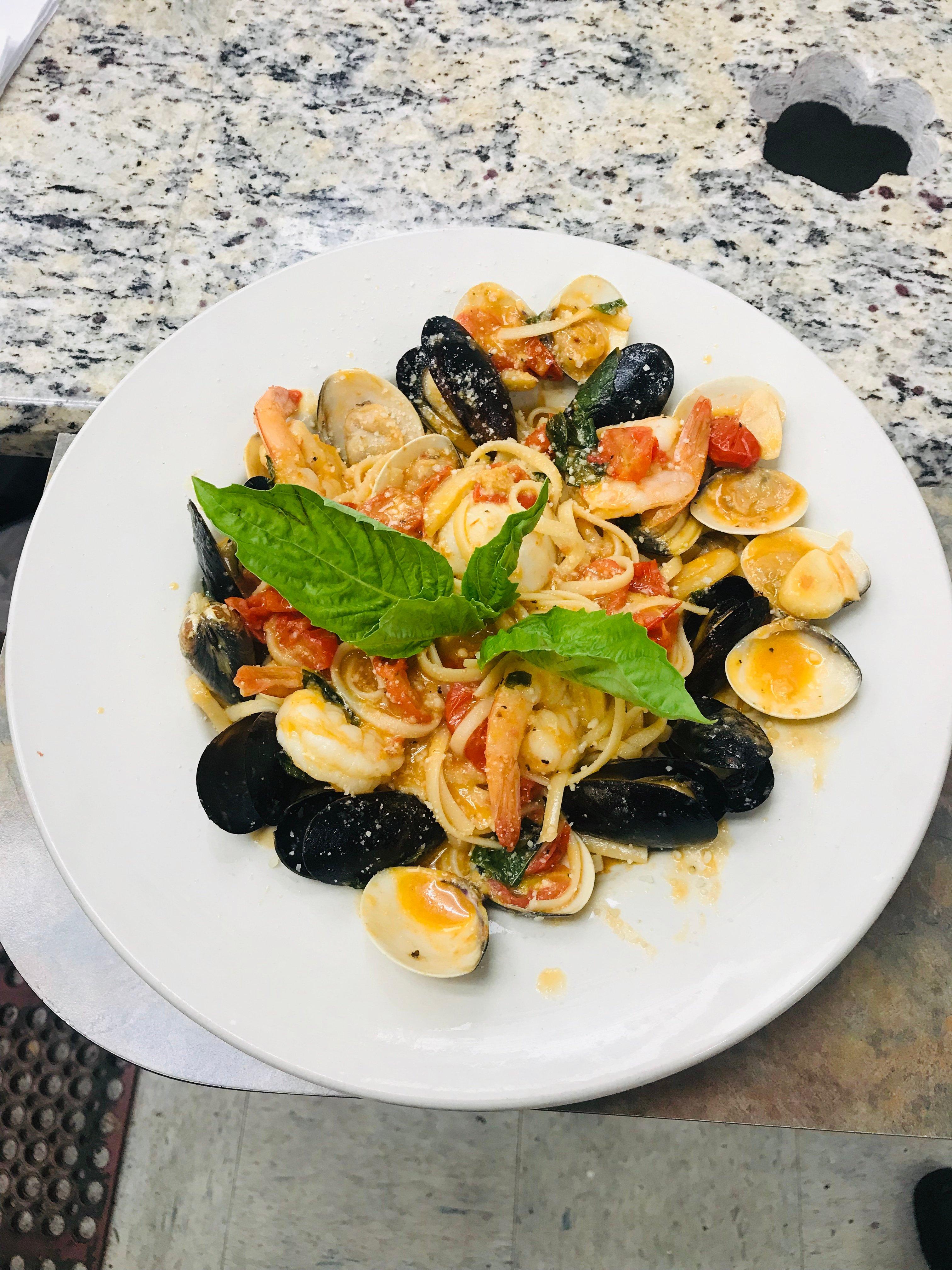 Candelarios Pizzeria & Restaurant