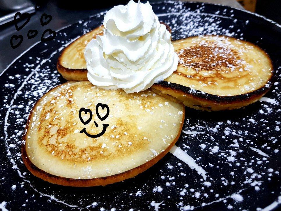 2 Quench Cafe & Cocktail Lounge