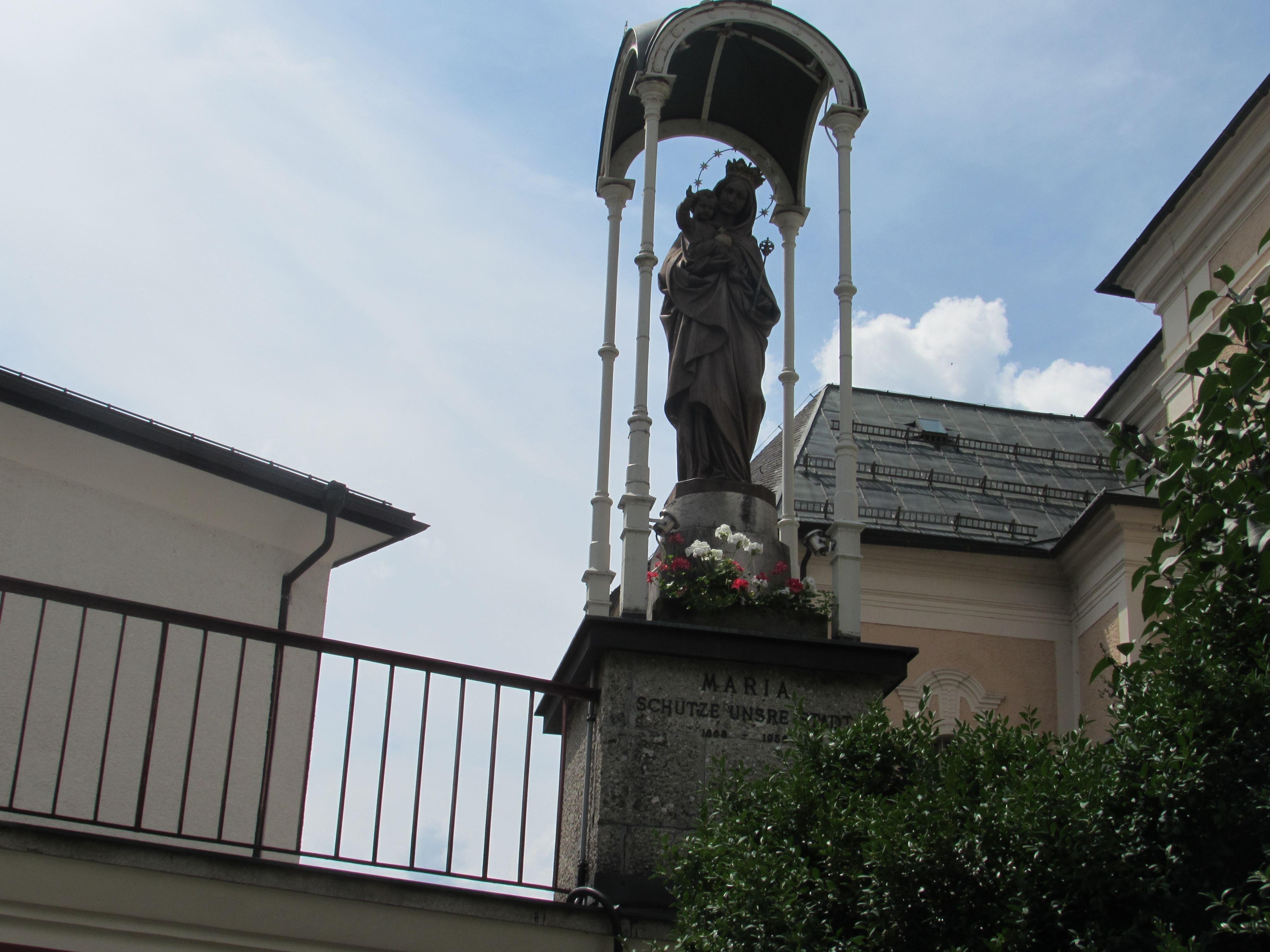 Marienstandbild