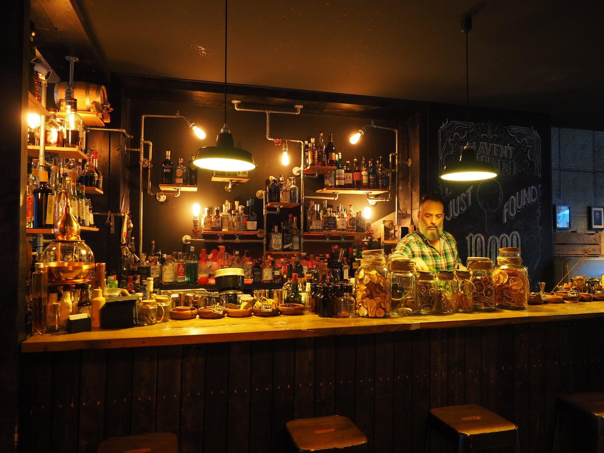 Dry - Liquid Supper Bar