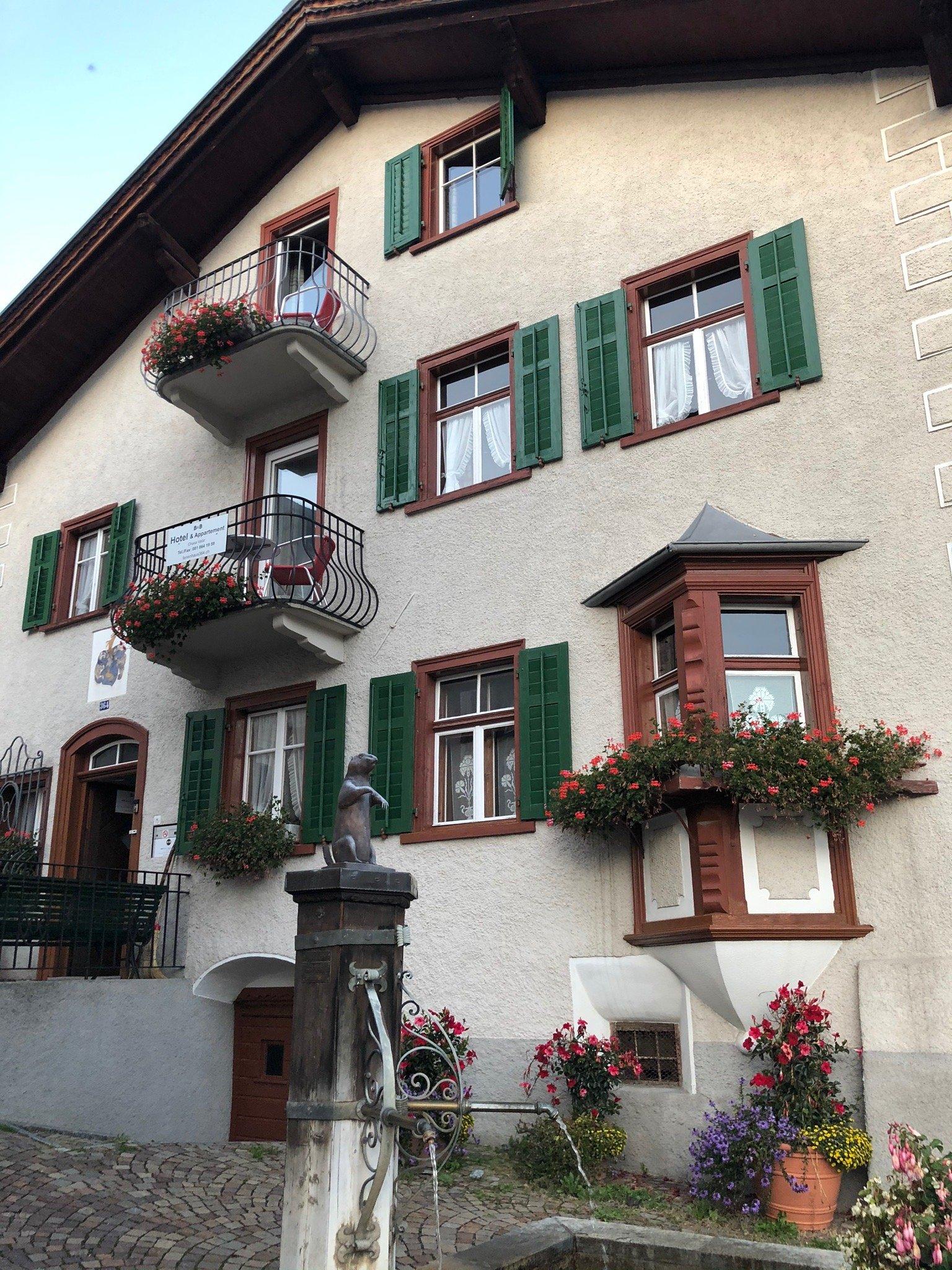 Backpackerhotel Chasa Valaer