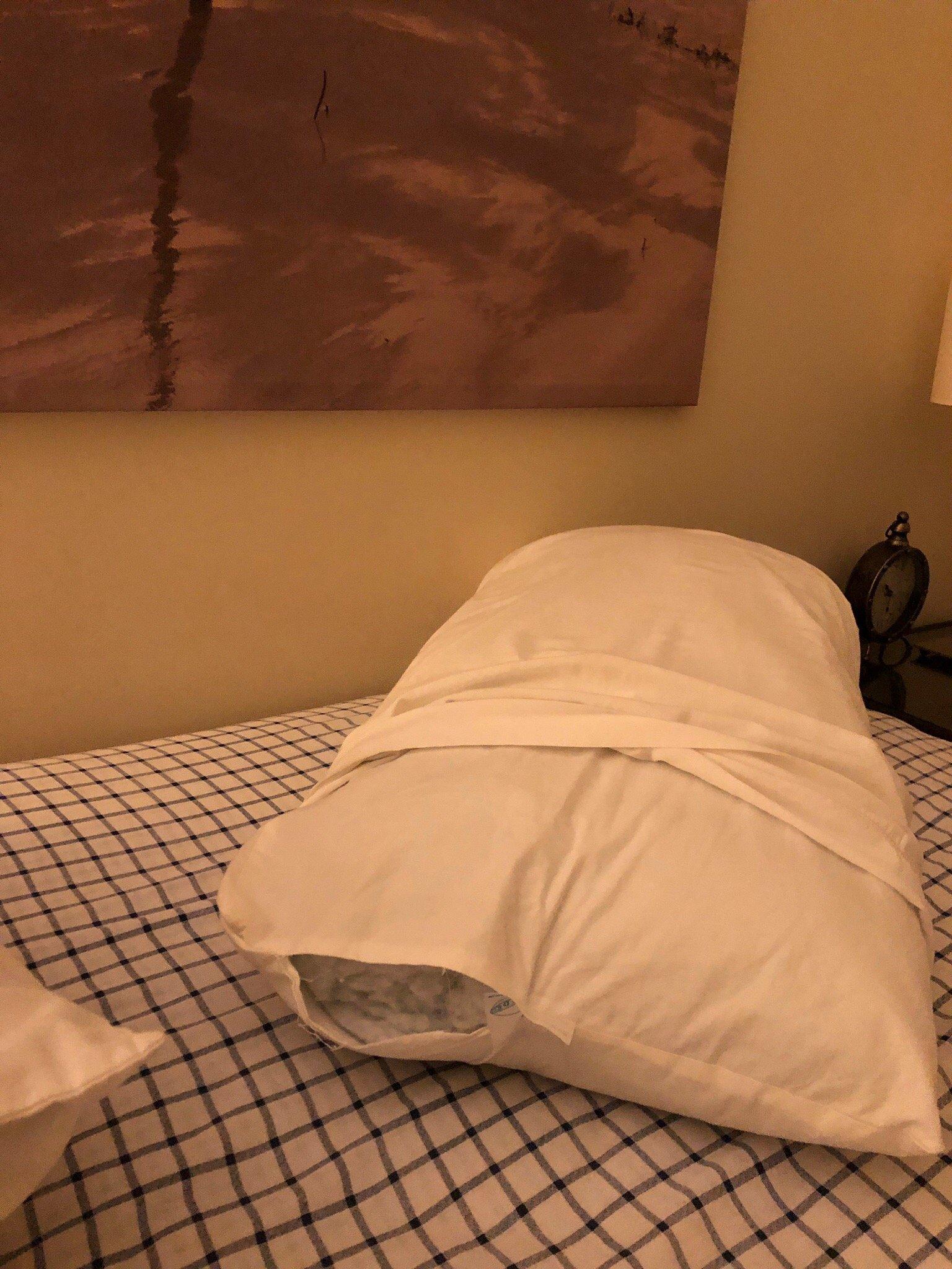 Downtown Condos on de la Montagne by Hometrotting