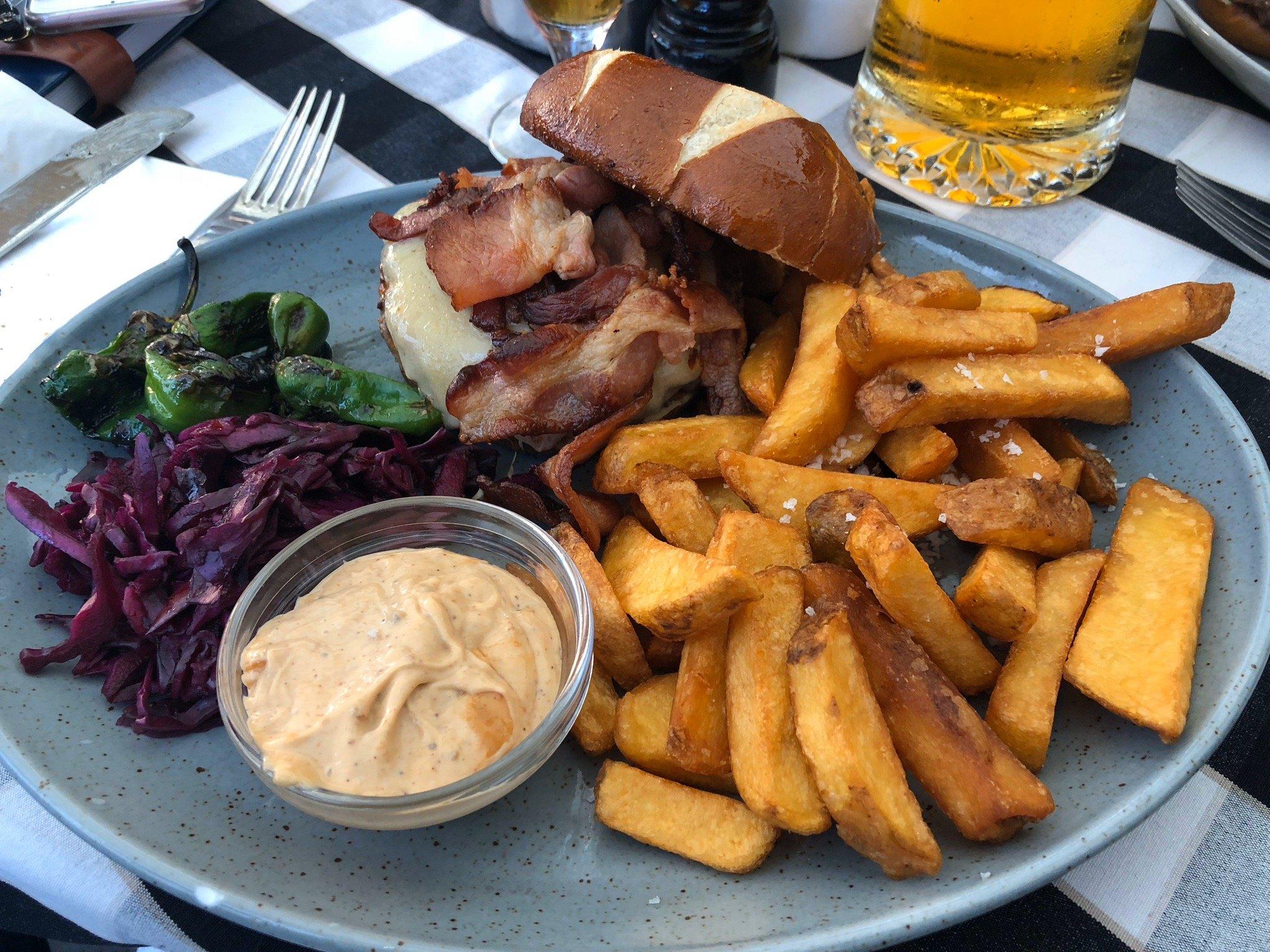 Mello Yello Bar & Restaurant