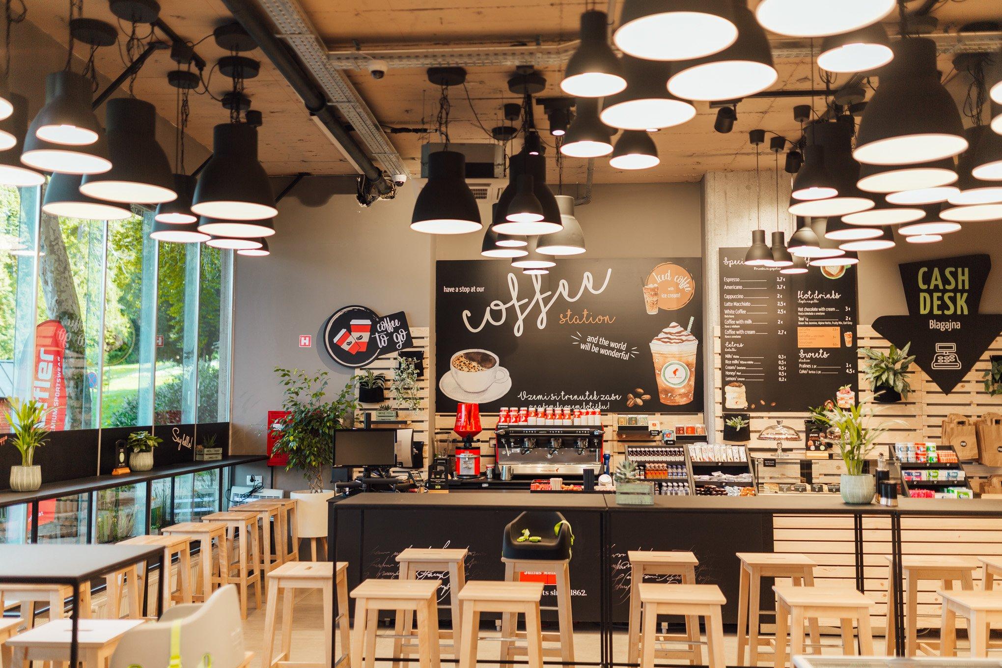 Market by the Lake Bled