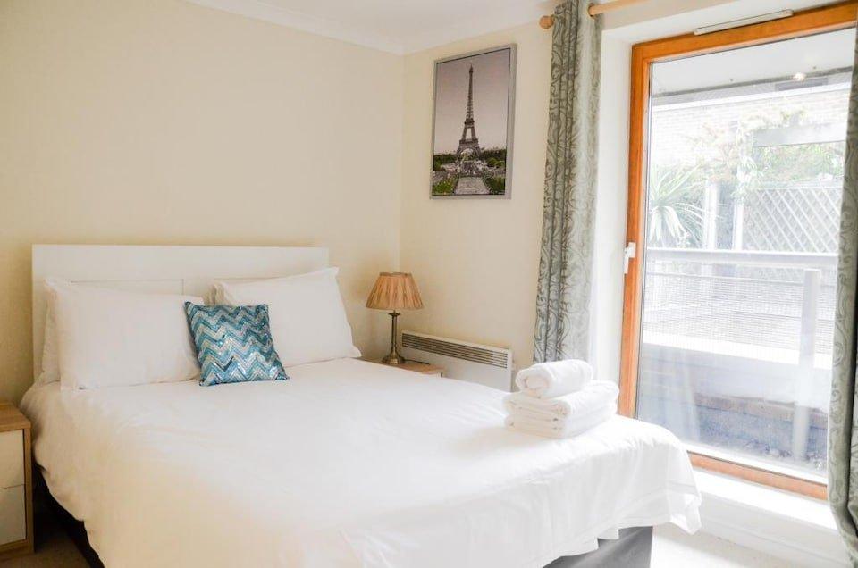 Oyo Home Docklands 2 Bedroom Apartment