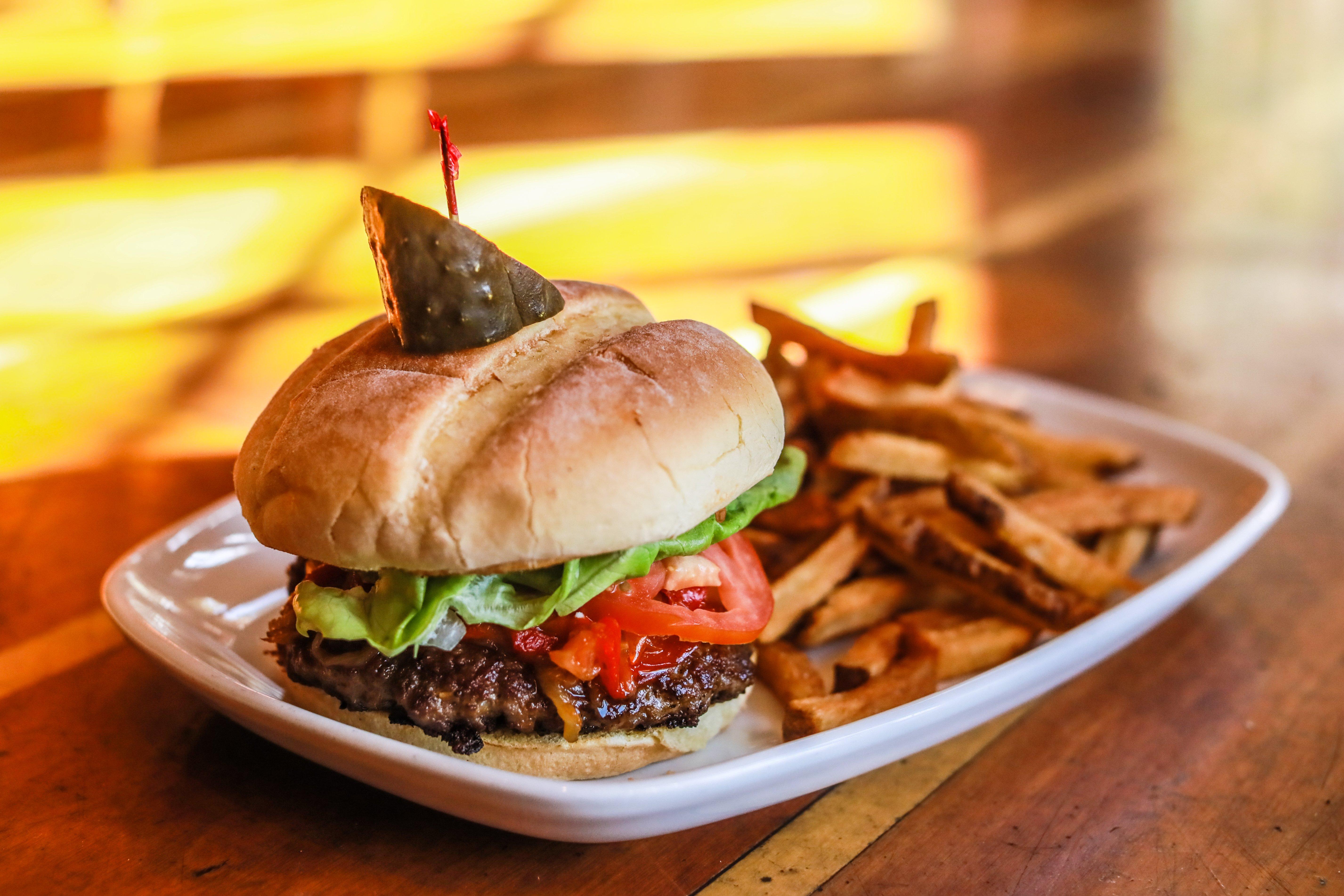 Syrens Bistro & Lounge