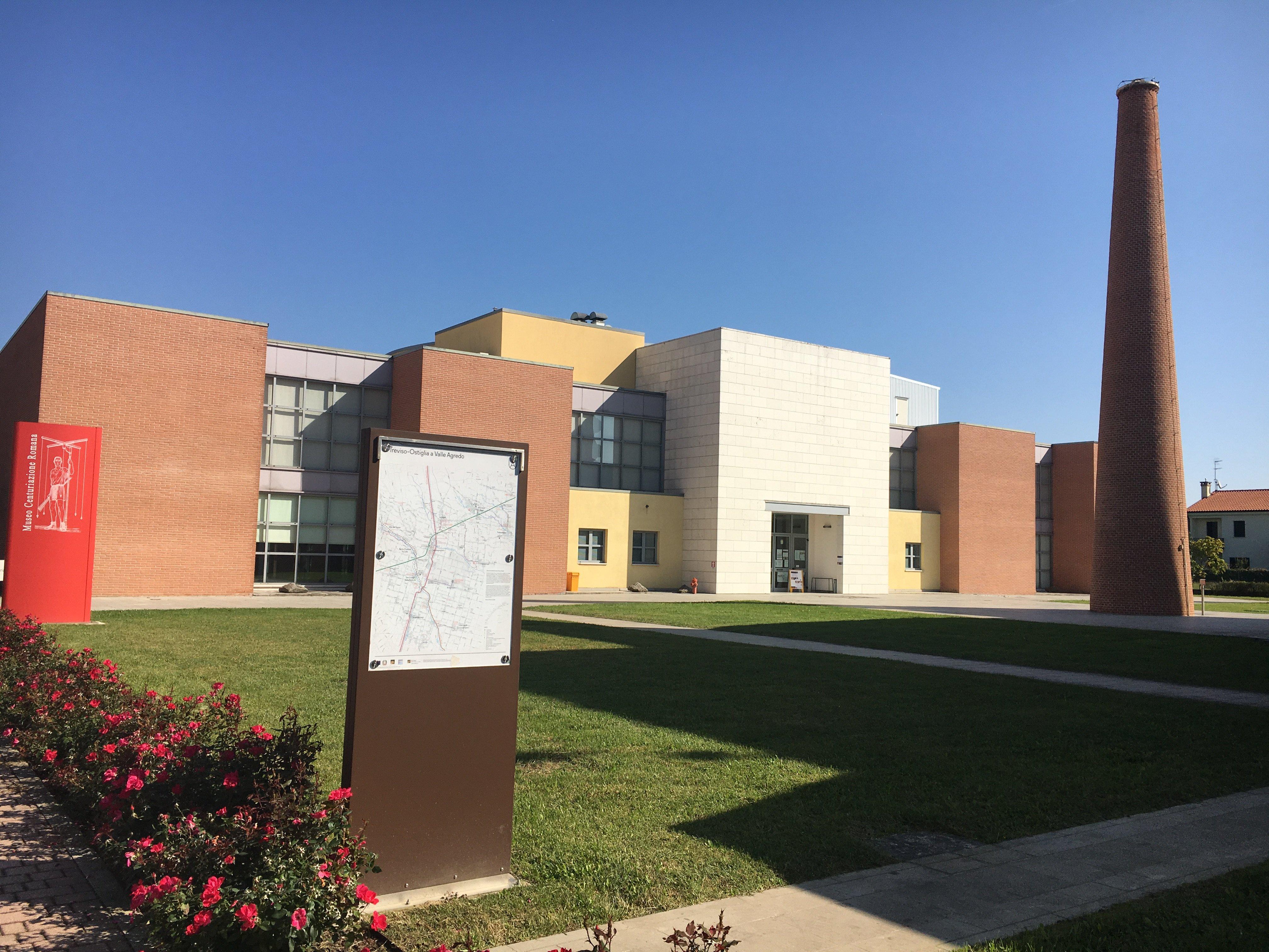 Centro Civico di Aldo Rossi