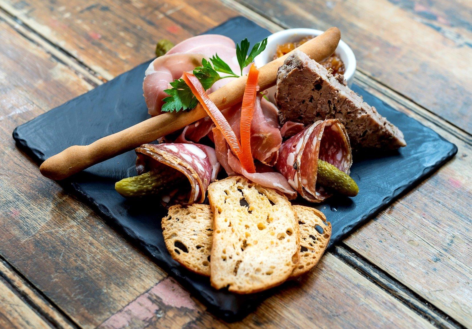 Cardo Restaurant & Eatery