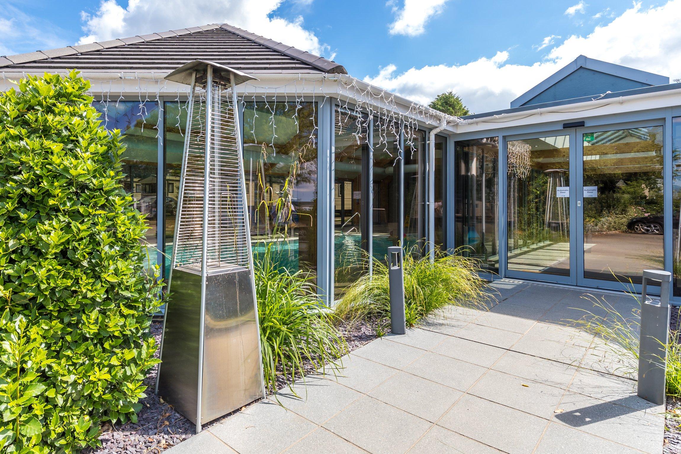 Charlies Restaurant & Bar