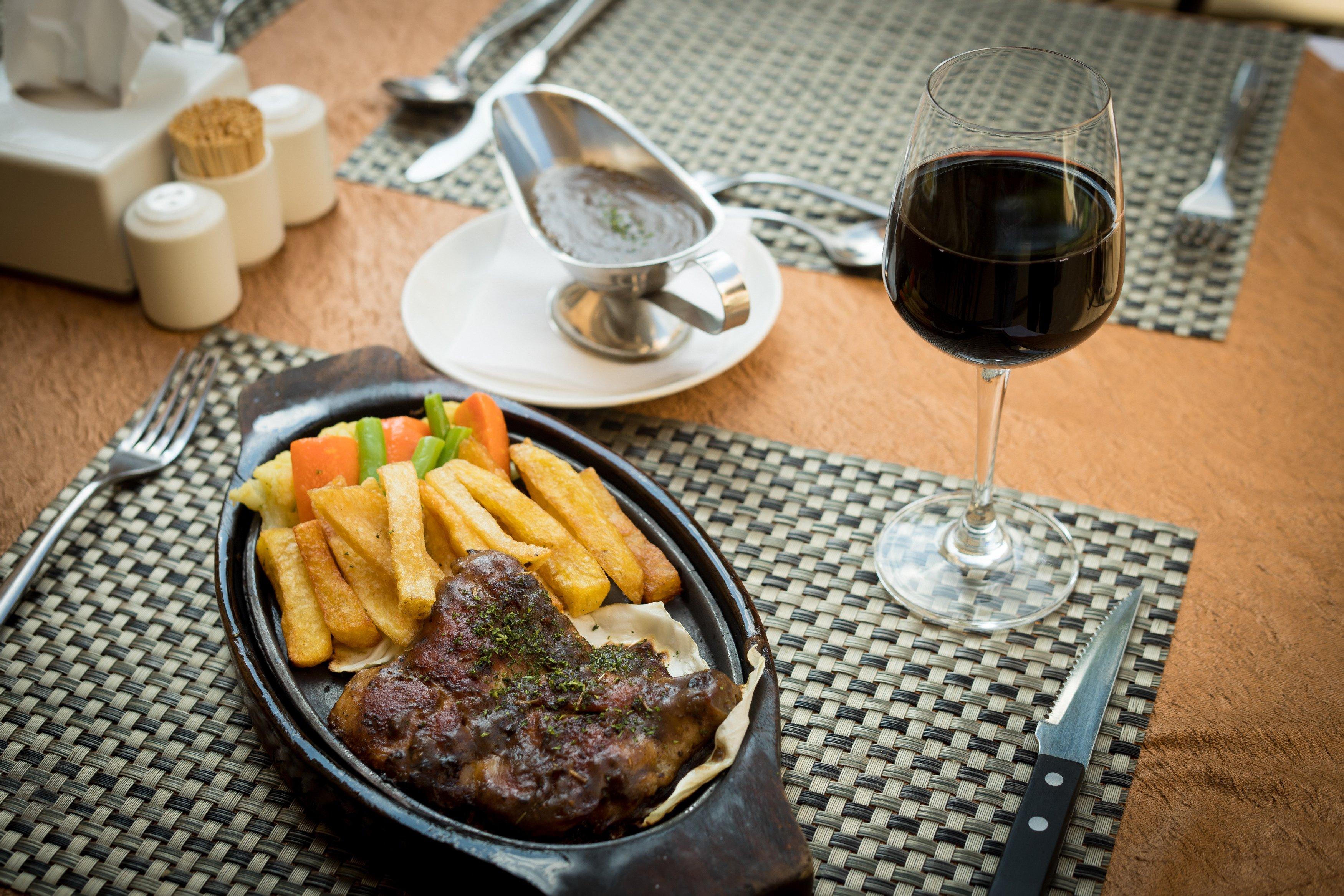 Juneli Restaurant & Bar