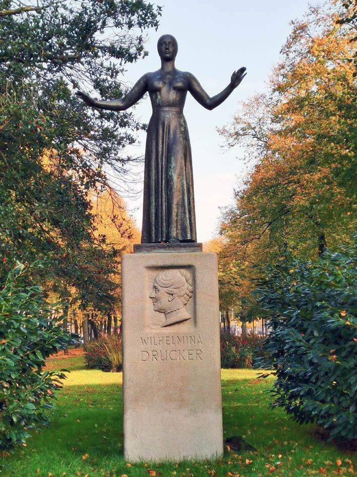 Standbeeld van Wilhelmina Drucker