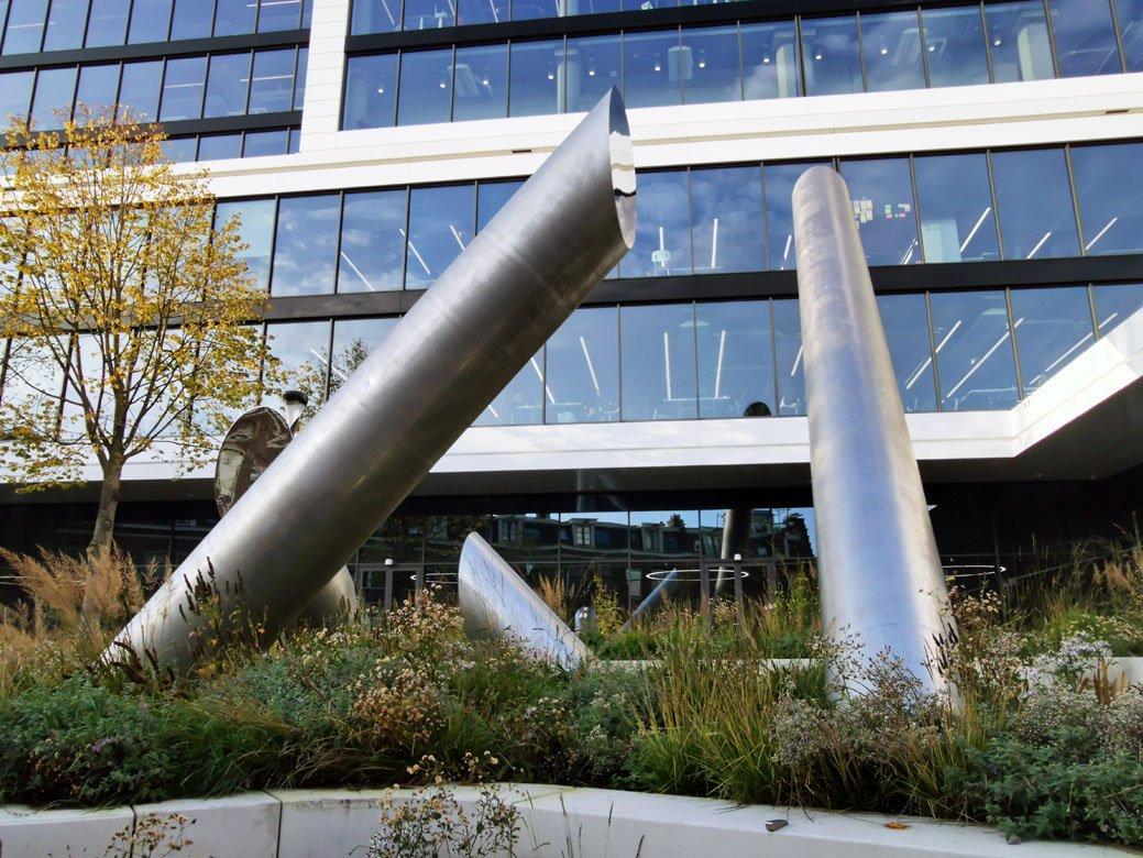 Vier kolommen onder een hoek van 45 graden