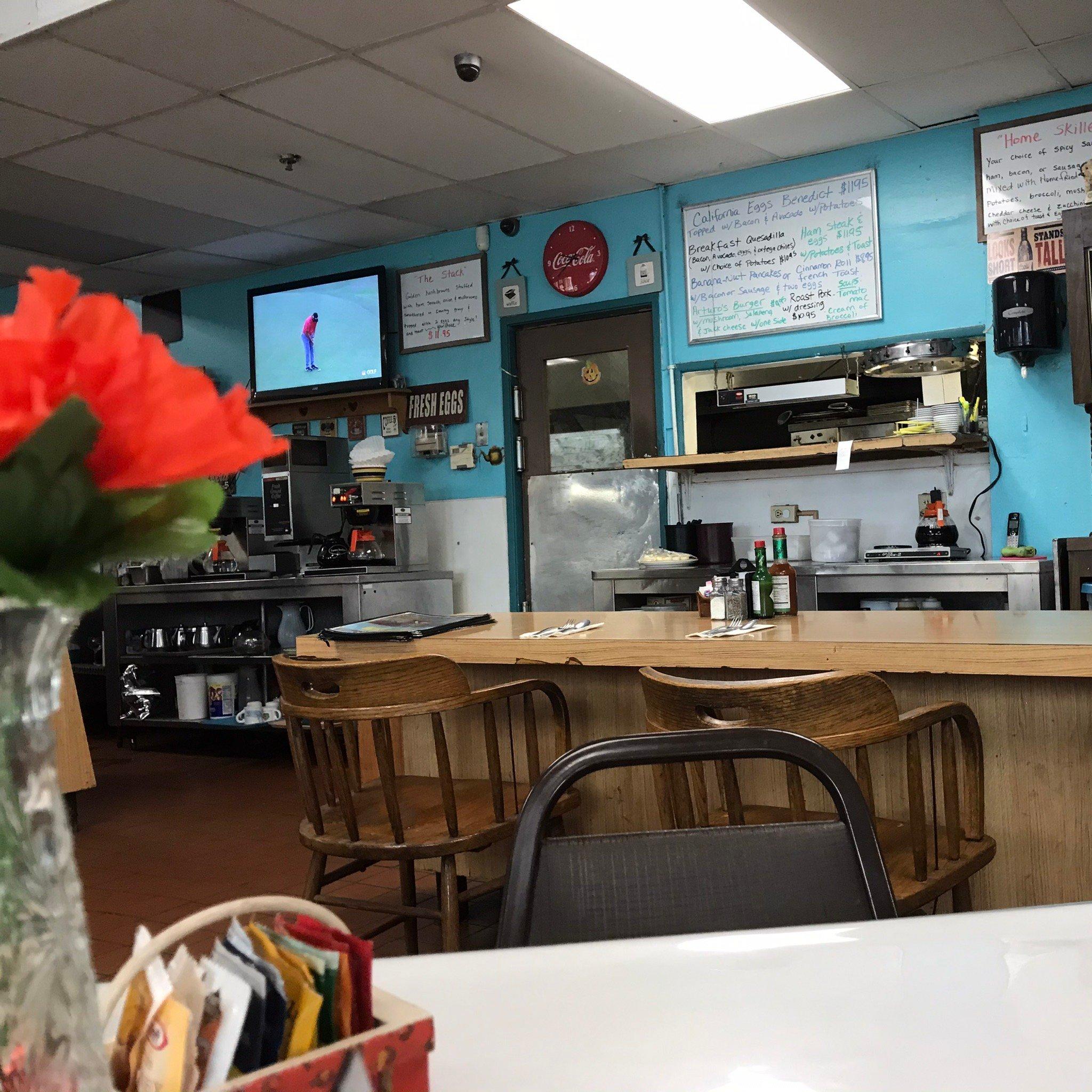 Grandmas Hilltop Hideaway Cafe