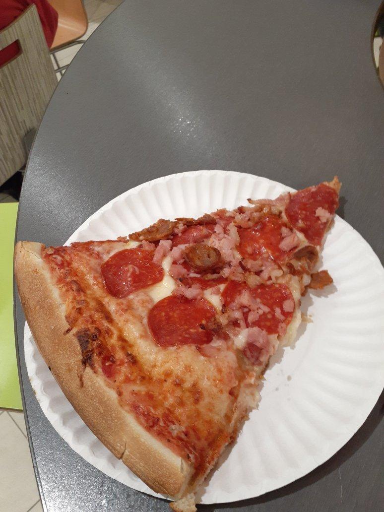 Ricardo's Big Slice Pizza