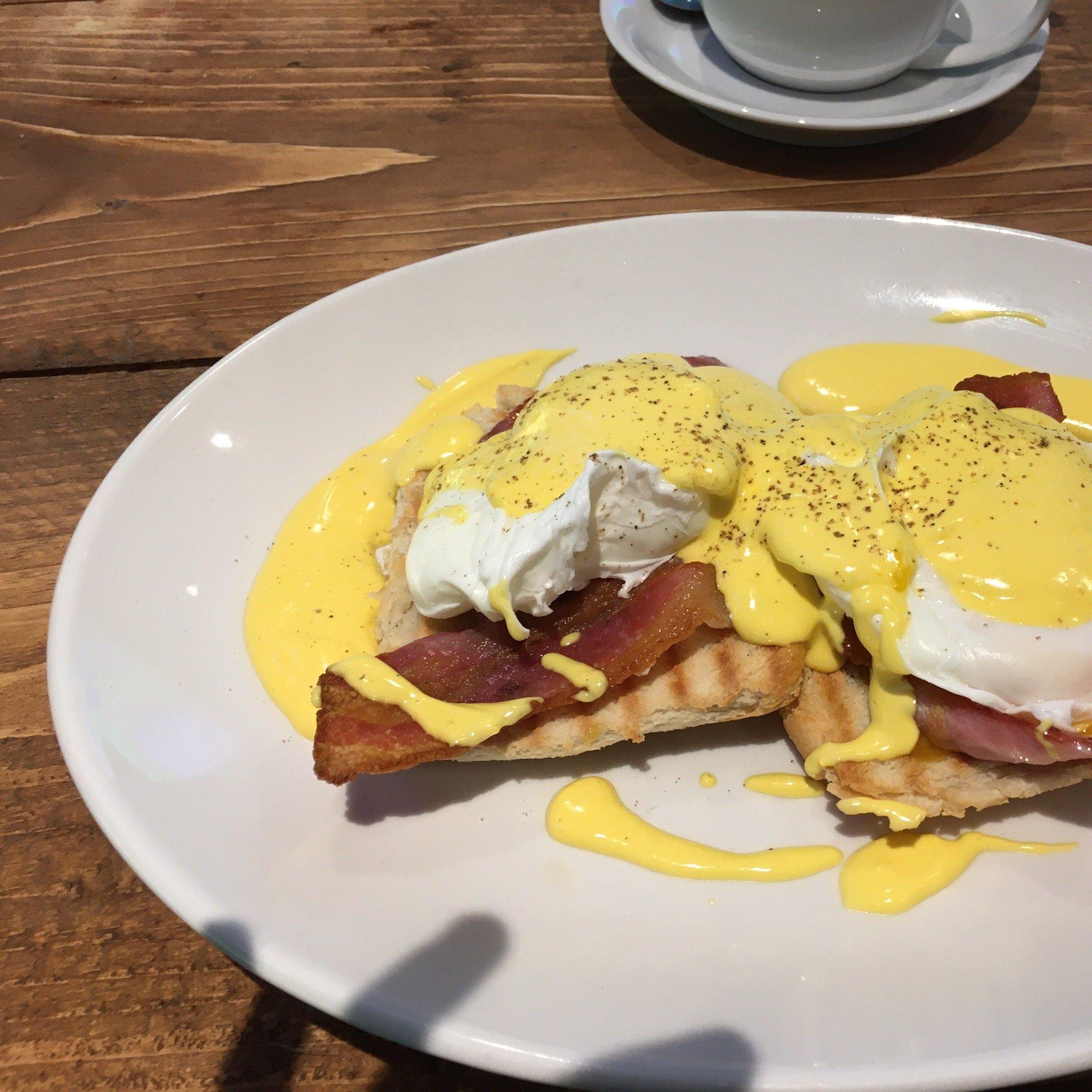 Spring Villa Sports Bar & Cafe