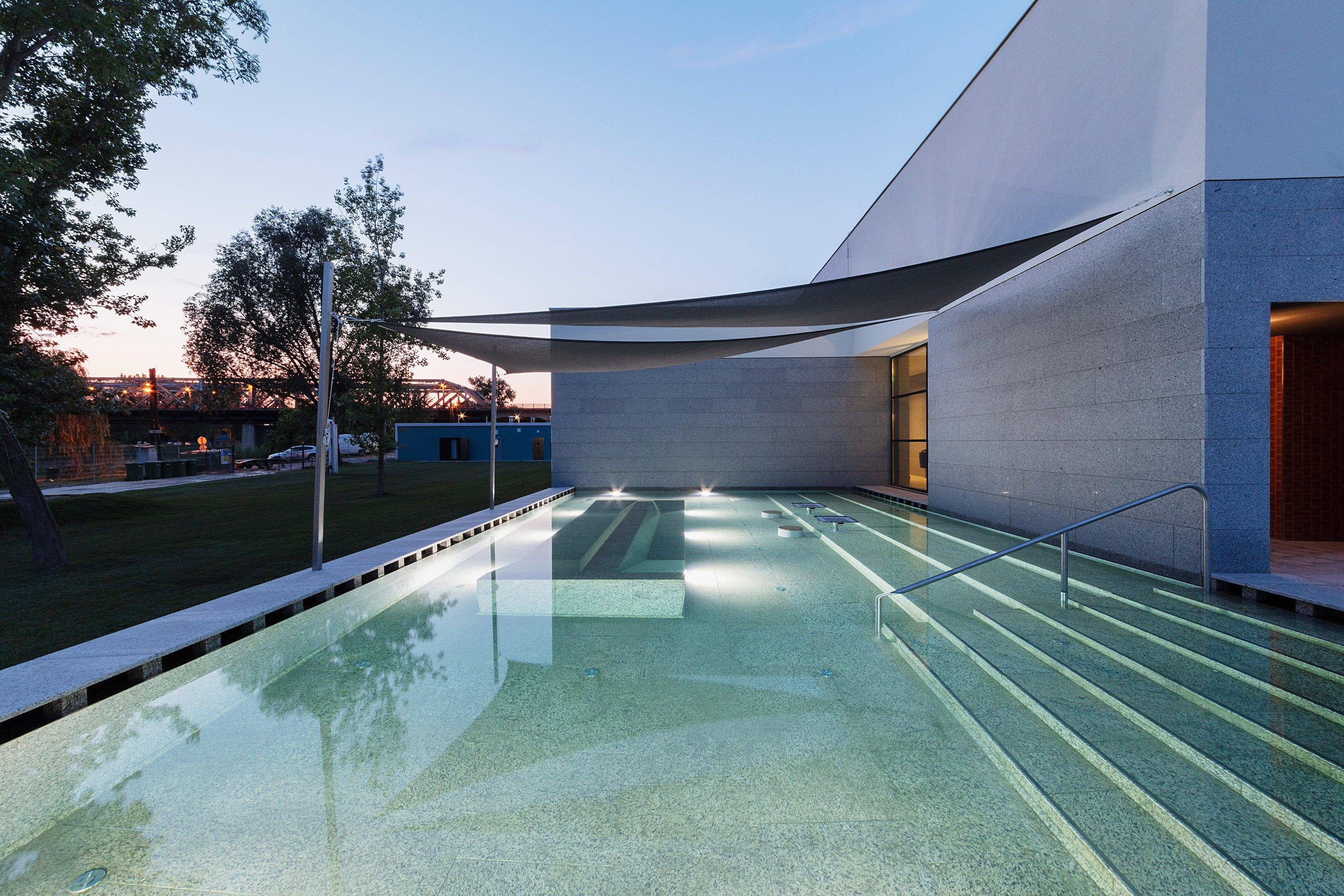 Pesterzsebeti Jodos-Sos Gyogy- Es Strandfurdo