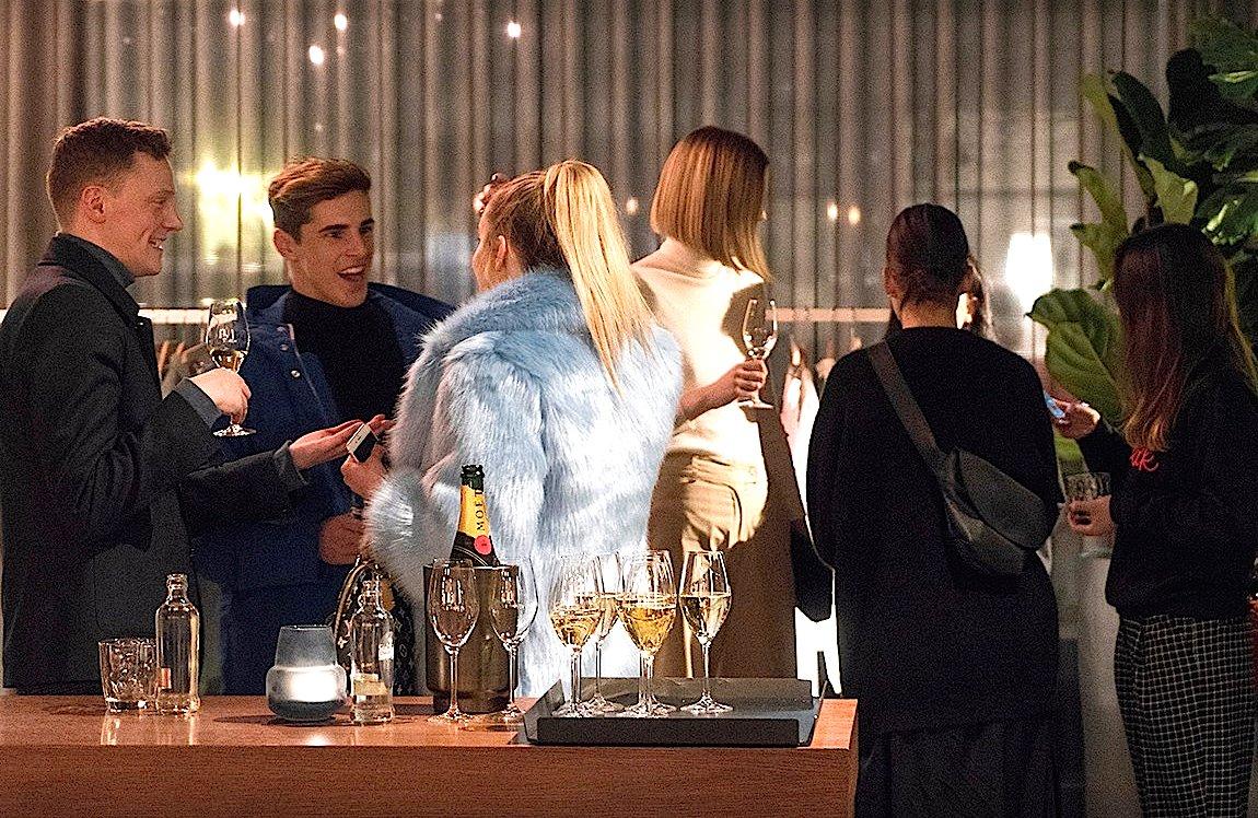 U Eat & Sleep Antwerp Restaurant