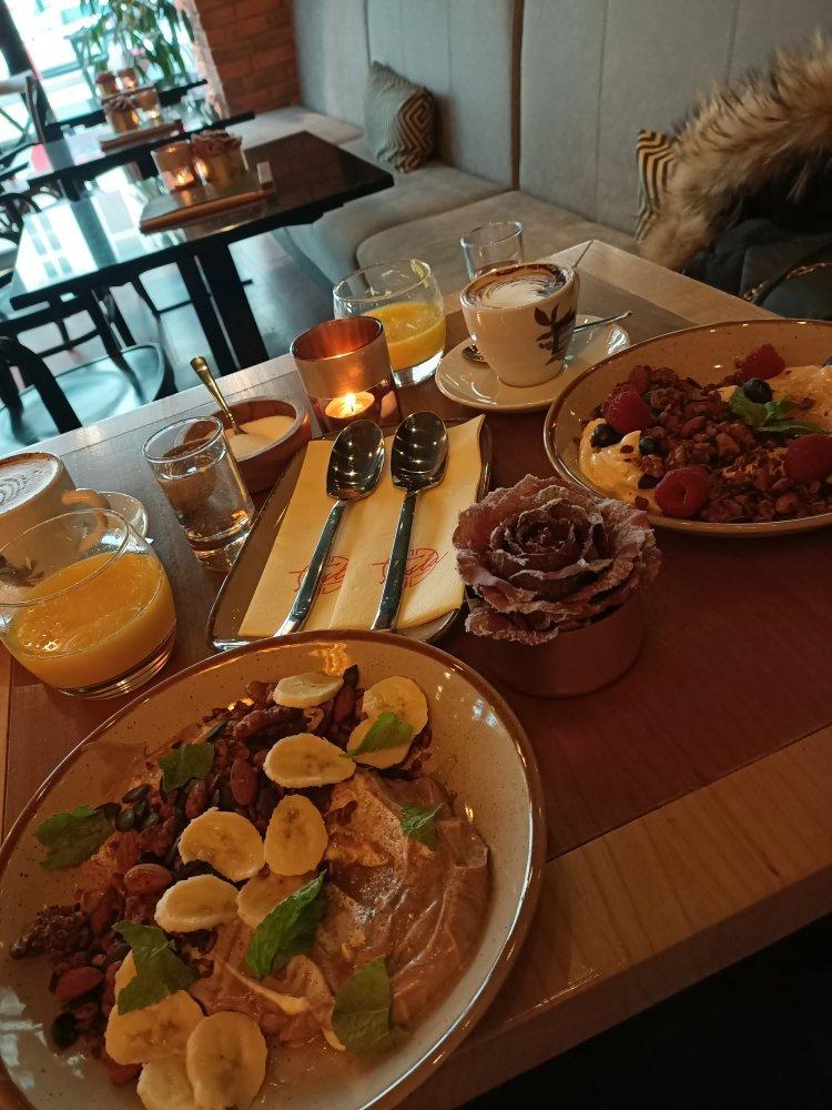 Tesla Coffee & Concept