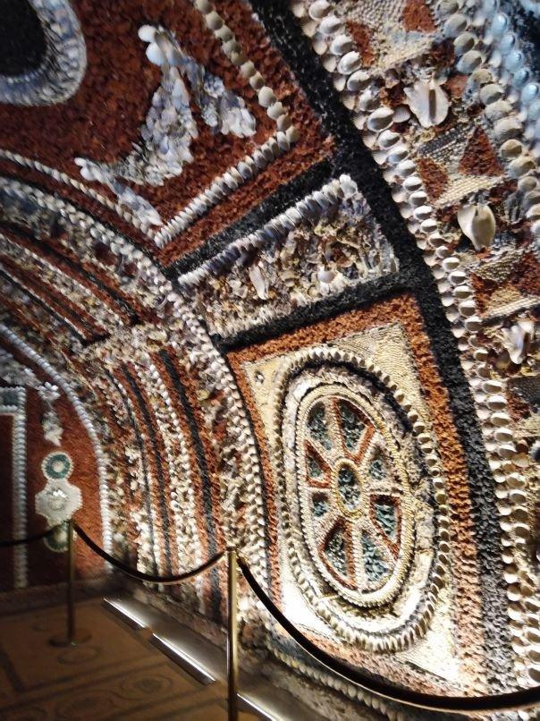 Grotte Aux Coquillages Ou Nymphee