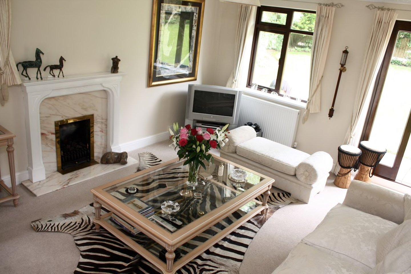 Spacious Homestay With Parking