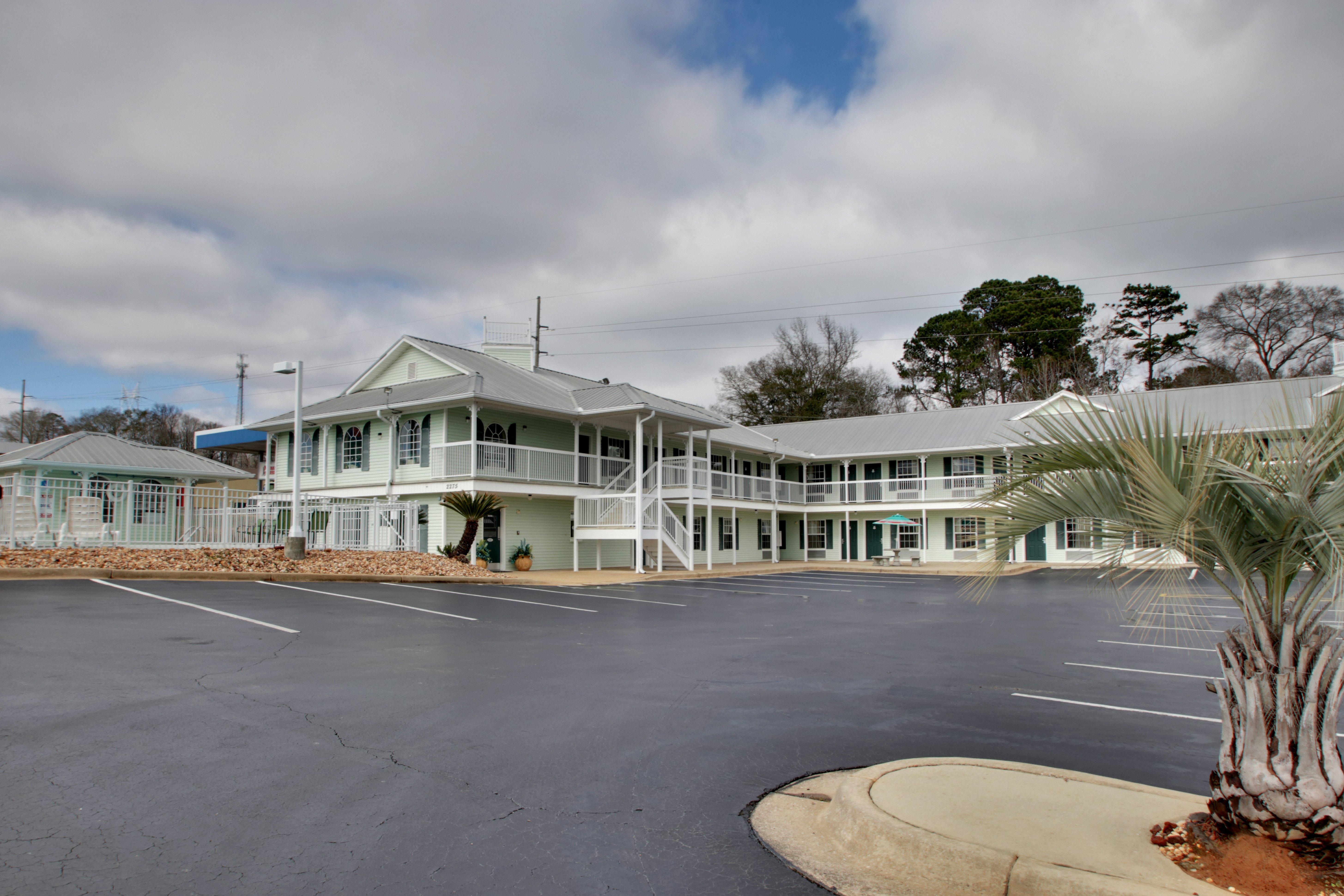 Key West  Inn - Millbrook