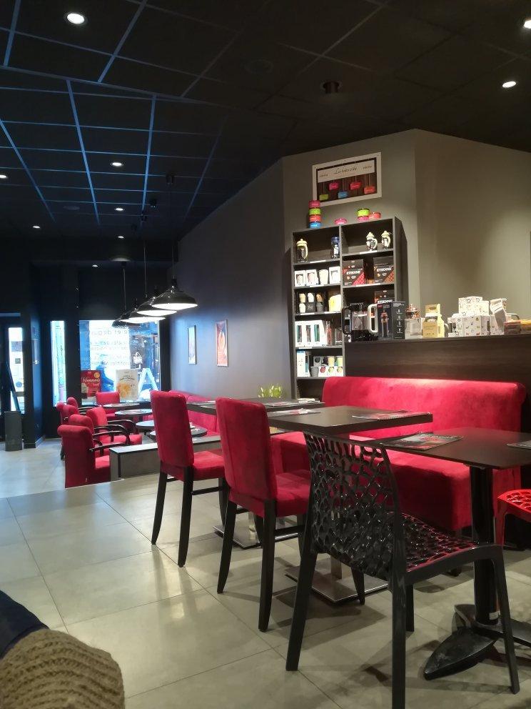 ETIENNE Coffee & Shop