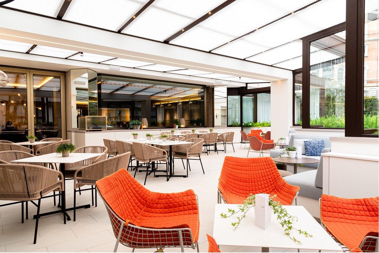 Longitude 12 Bistrot & Jardin