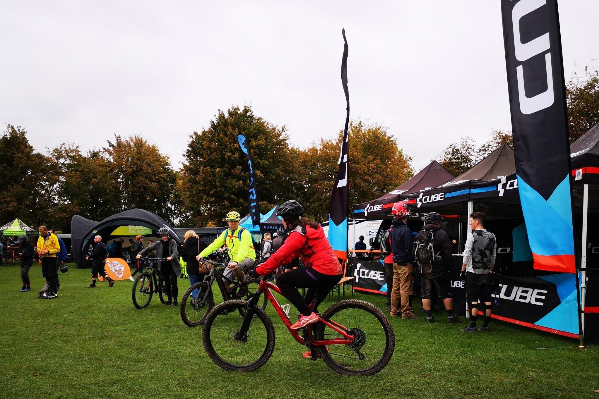 J E James Cycles - Bike Hire