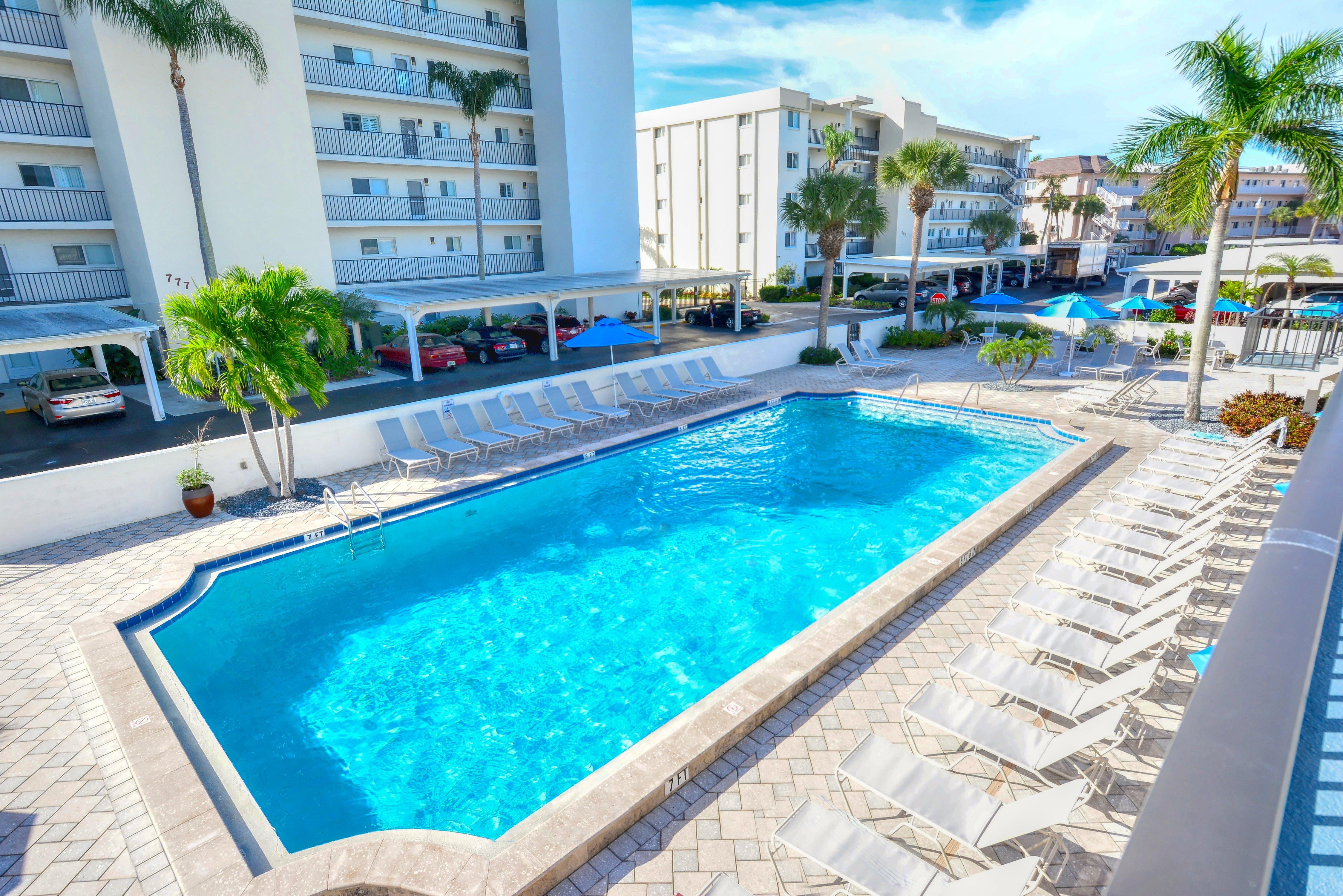 Crescent Royale Condominiums